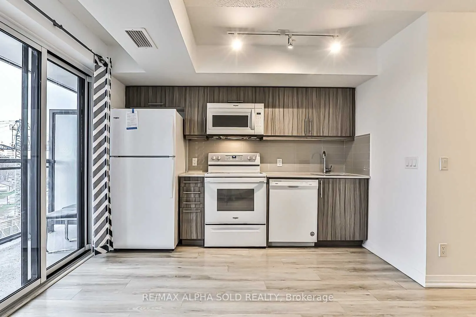 30 Meadowglen Place, #604