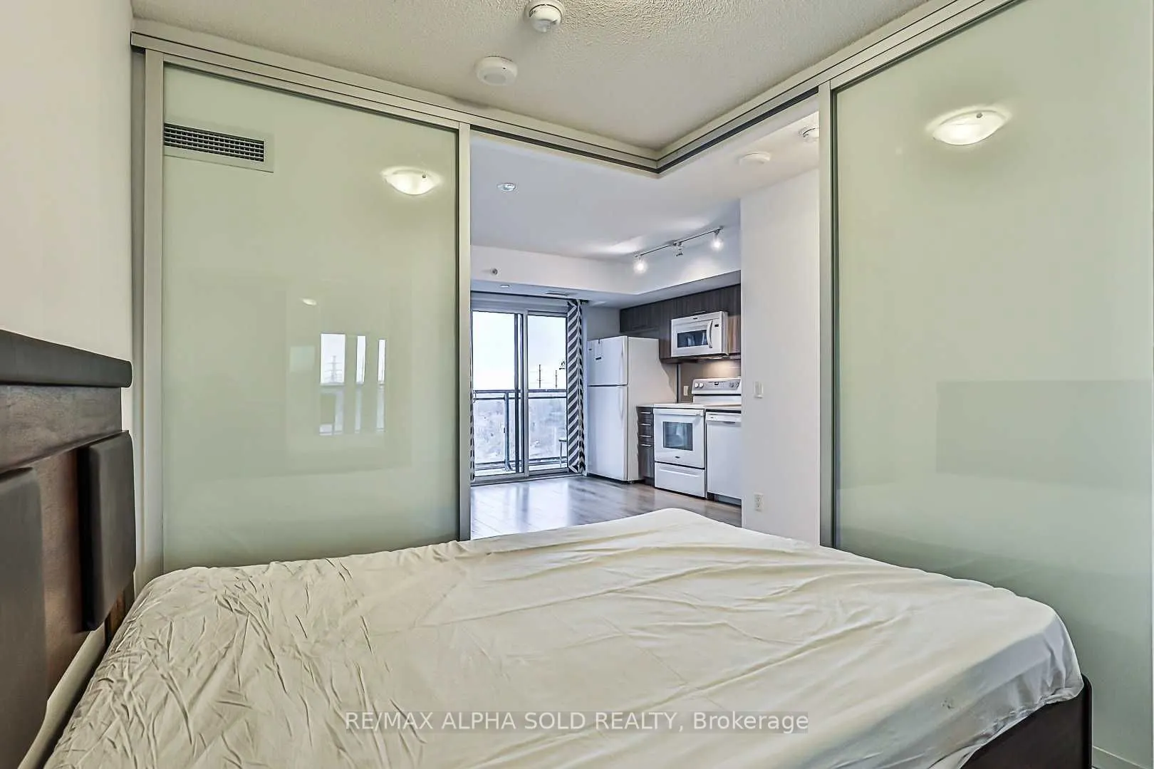 30 Meadowglen Place, #604