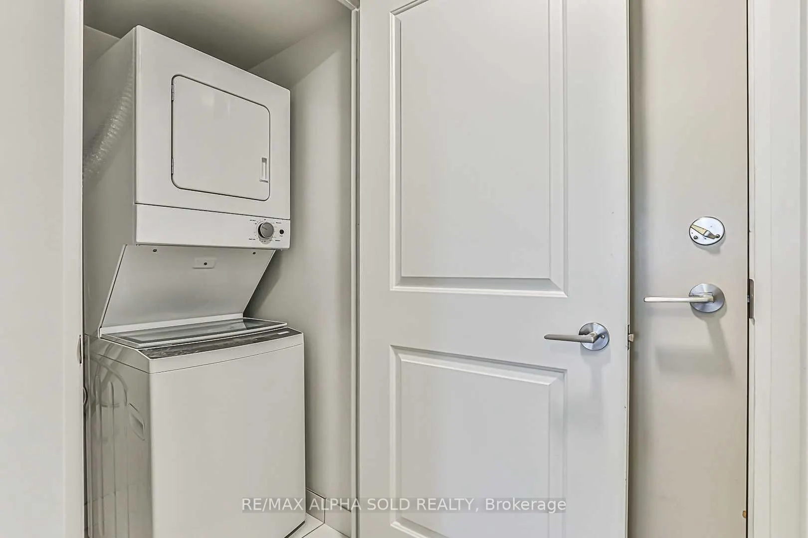 30 Meadowglen Place, #604