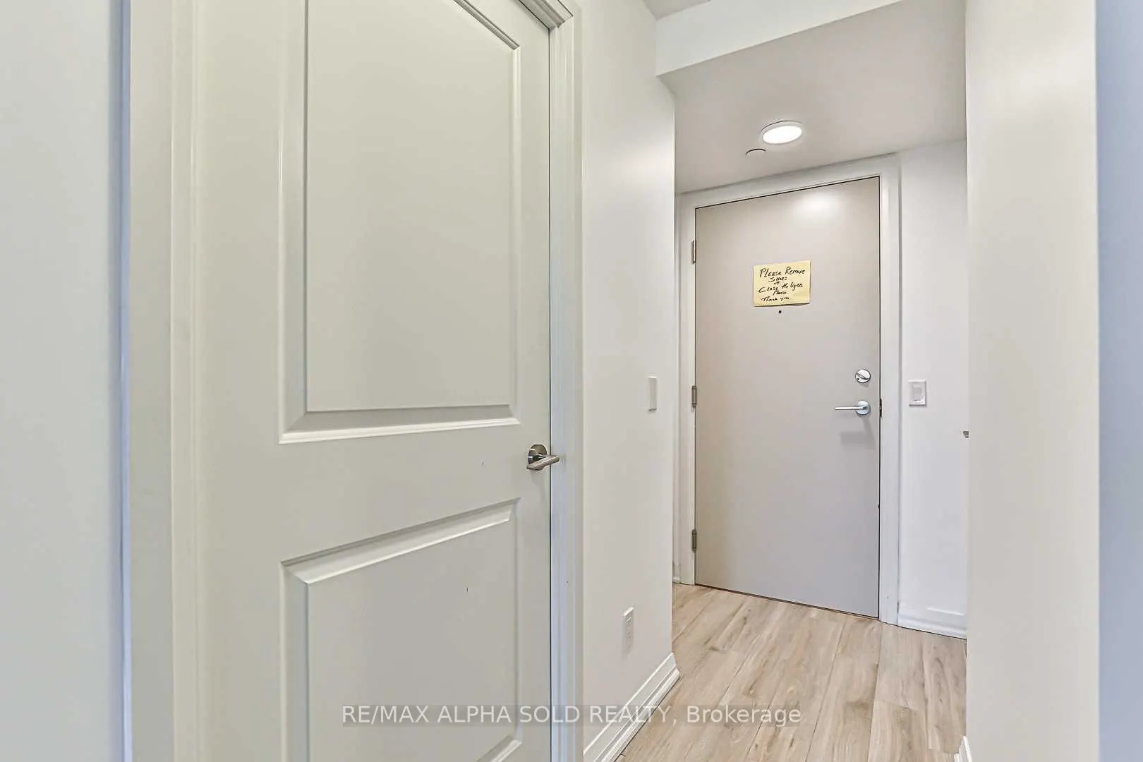30 Meadowglen Place, #604