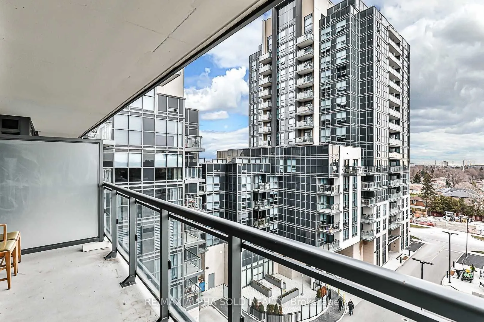 30 Meadowglen Place, #604
