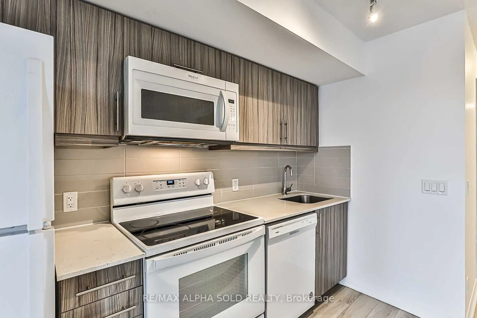 30 Meadowglen Place, #604