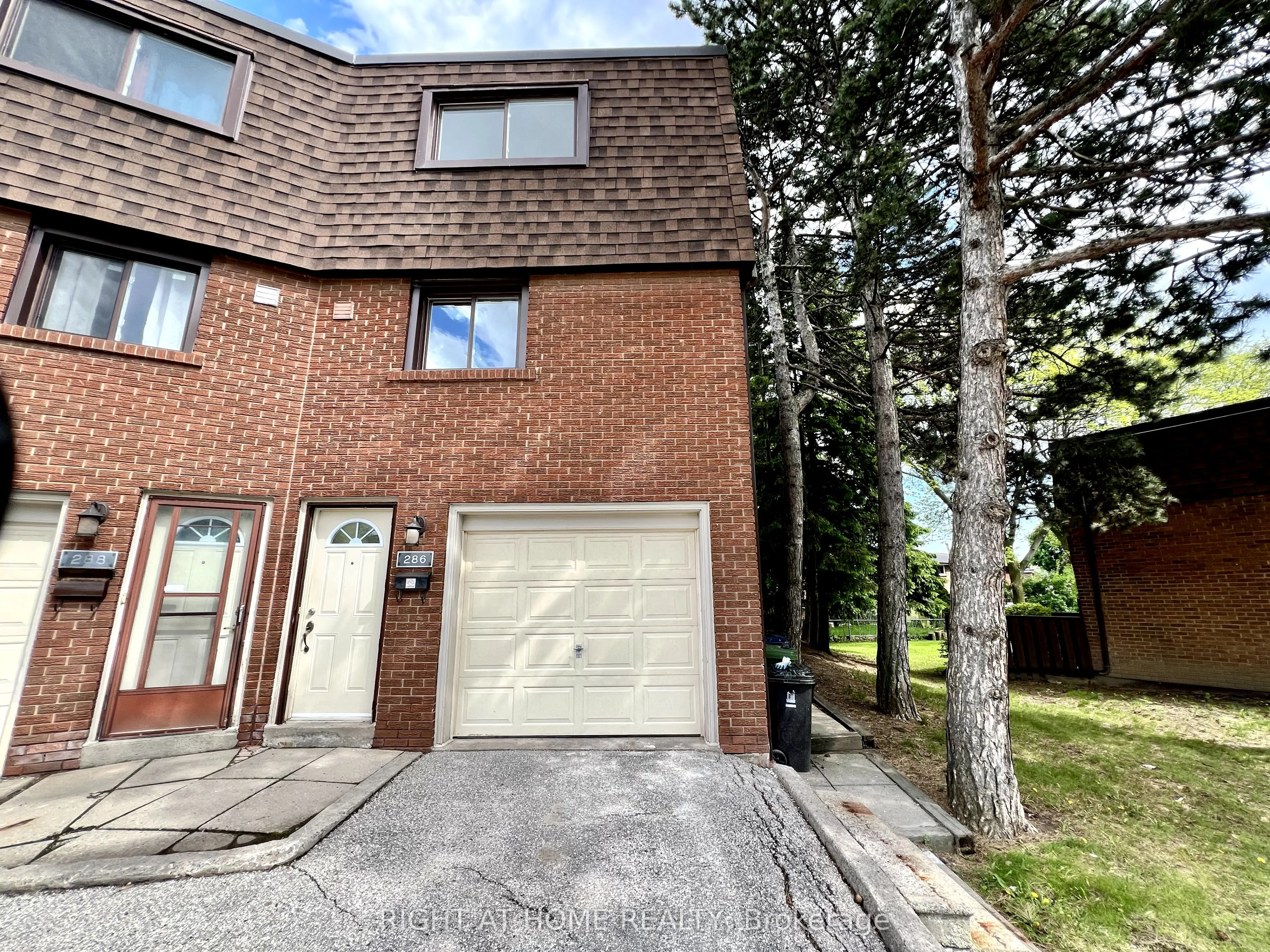 286 Sprucewood Court, #43
