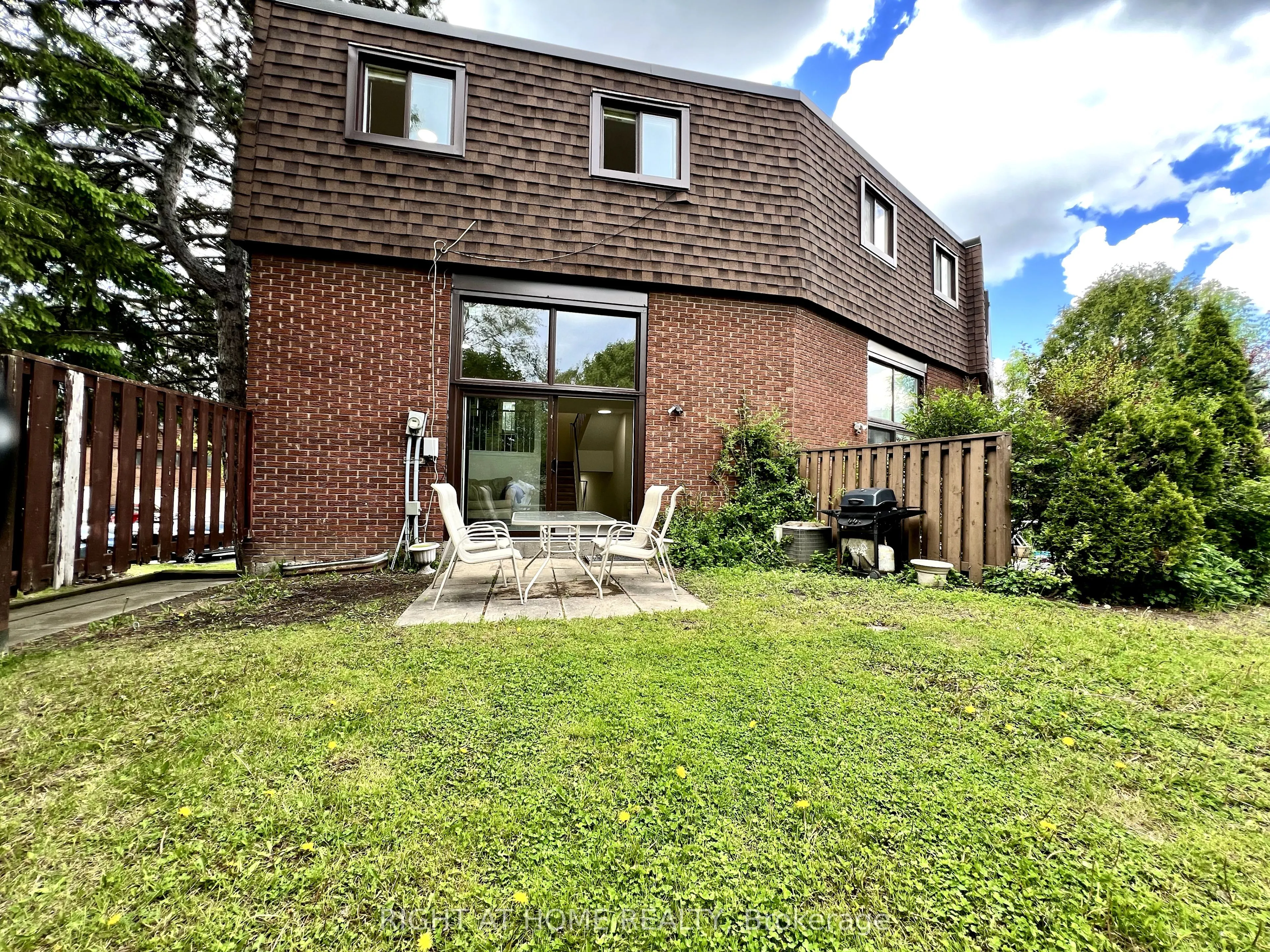 286 Sprucewood Court, #43