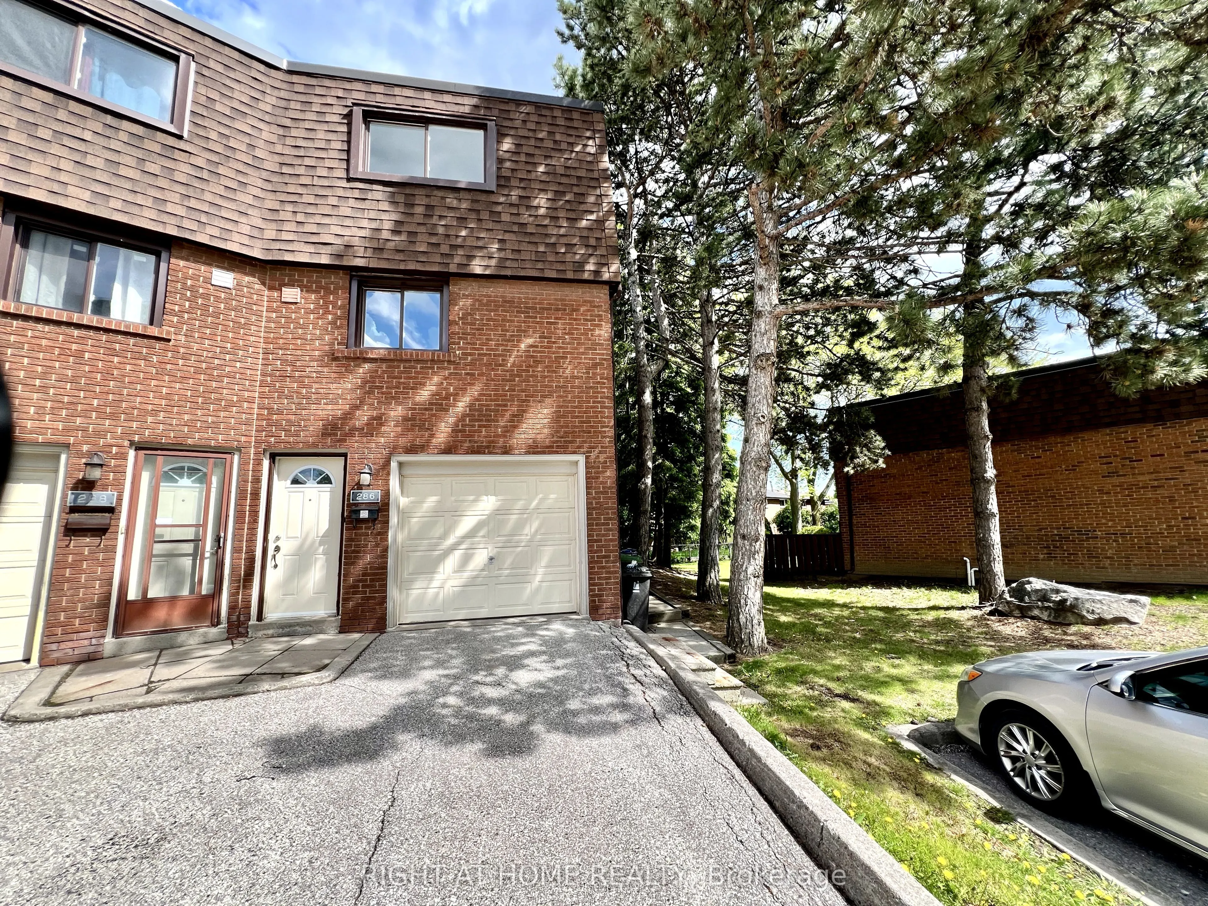 286 Sprucewood Court, #43