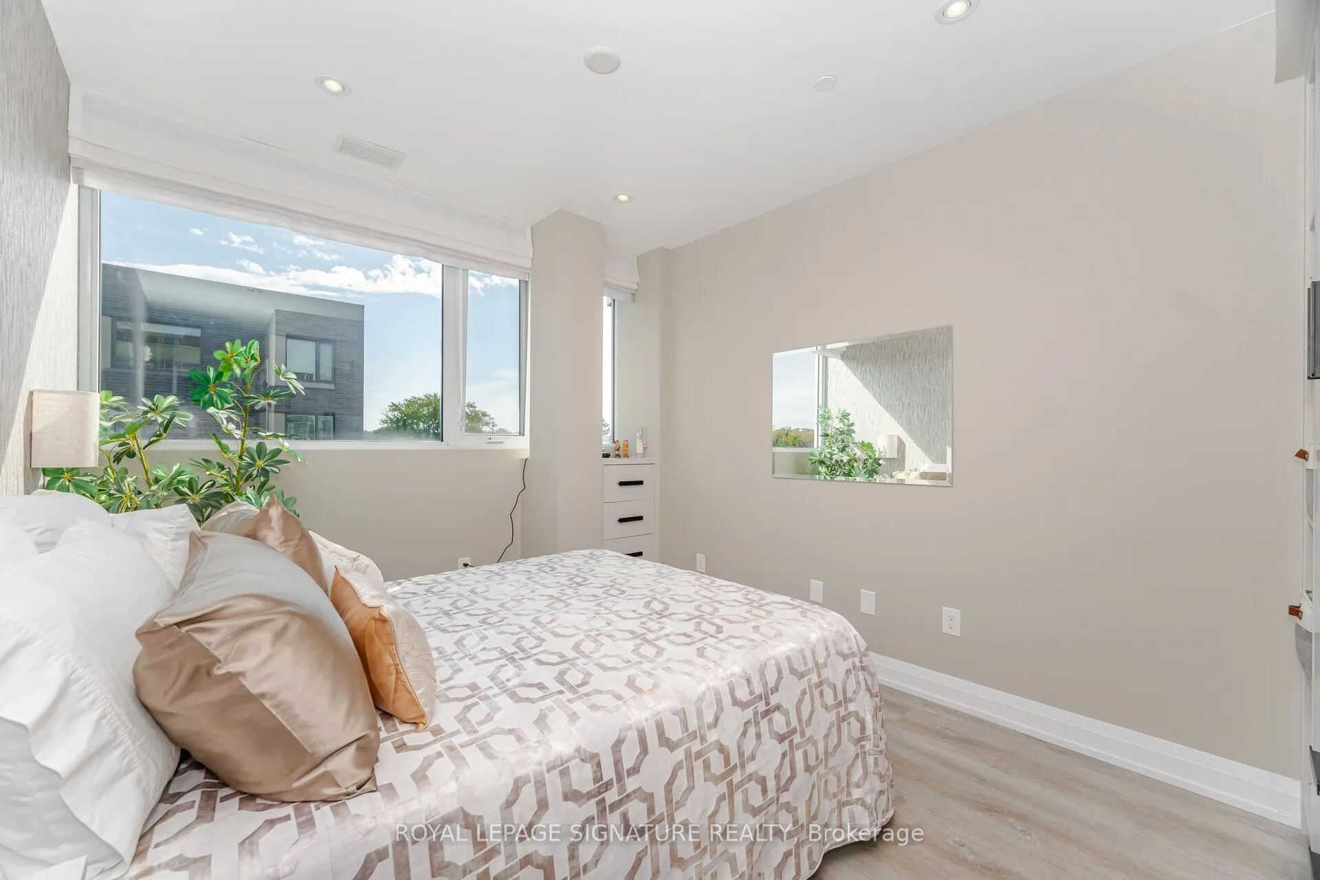 200 Woodbine Avenue, #502