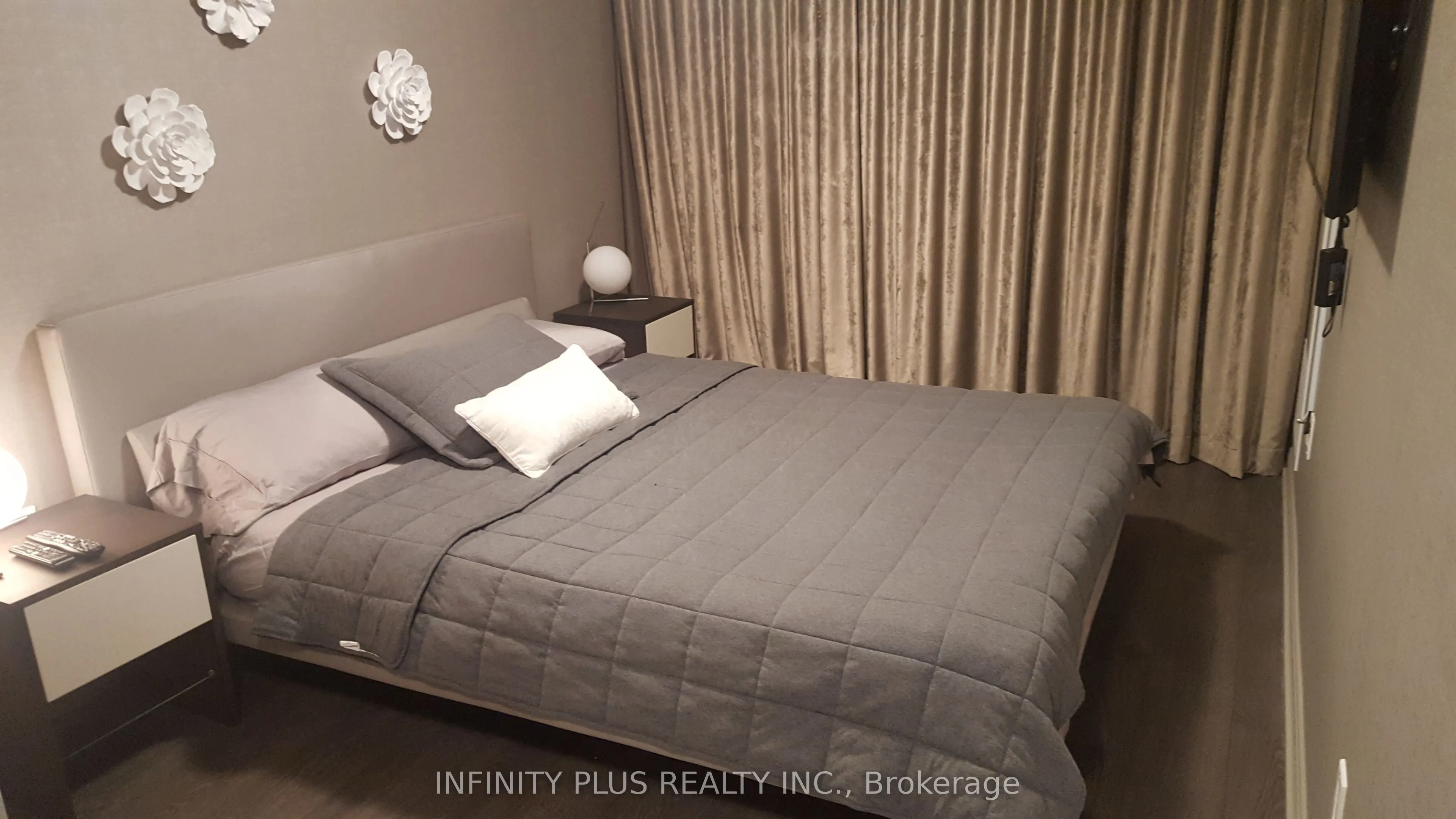 275 Village Green Square, #3419