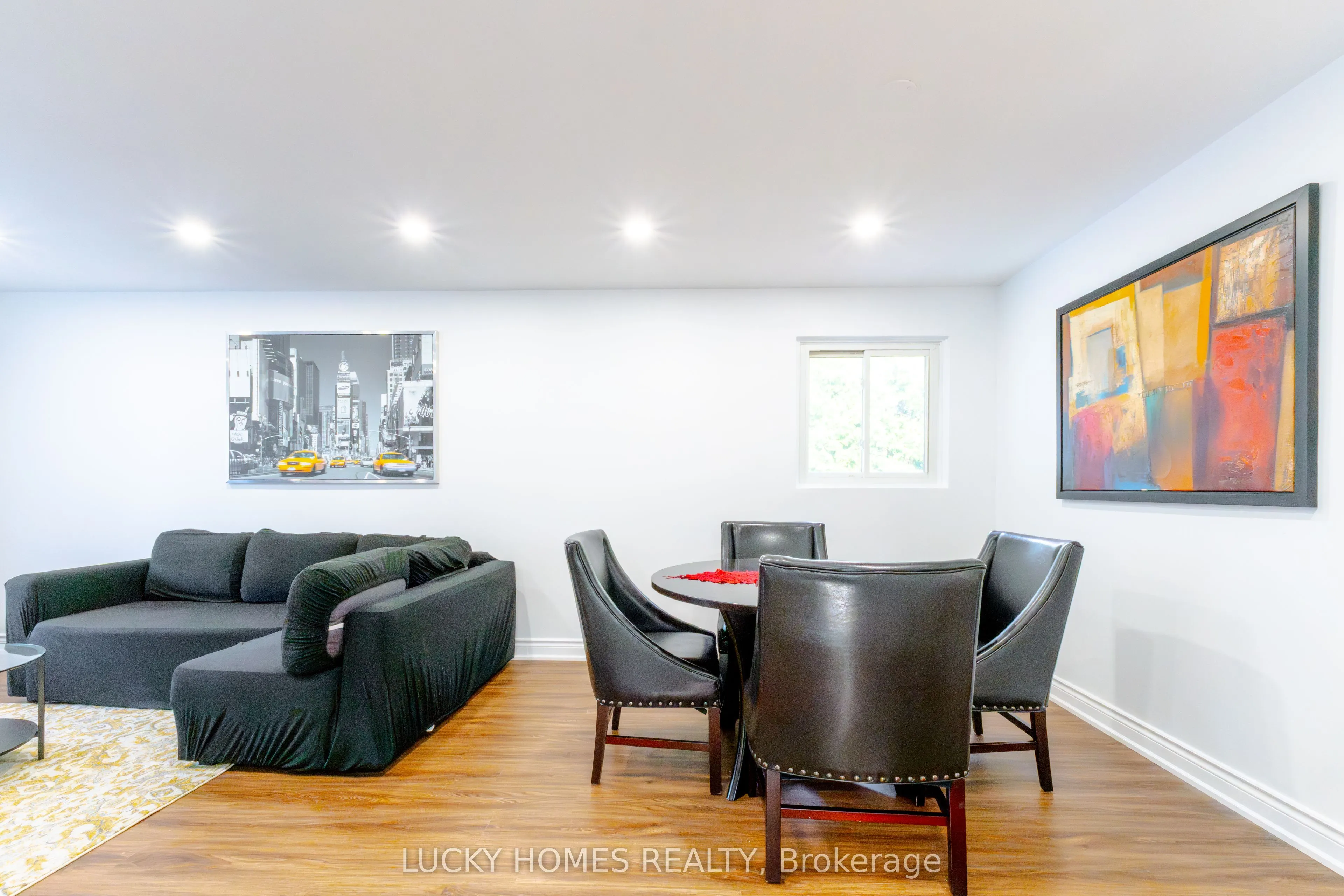 33 Vanstone Court