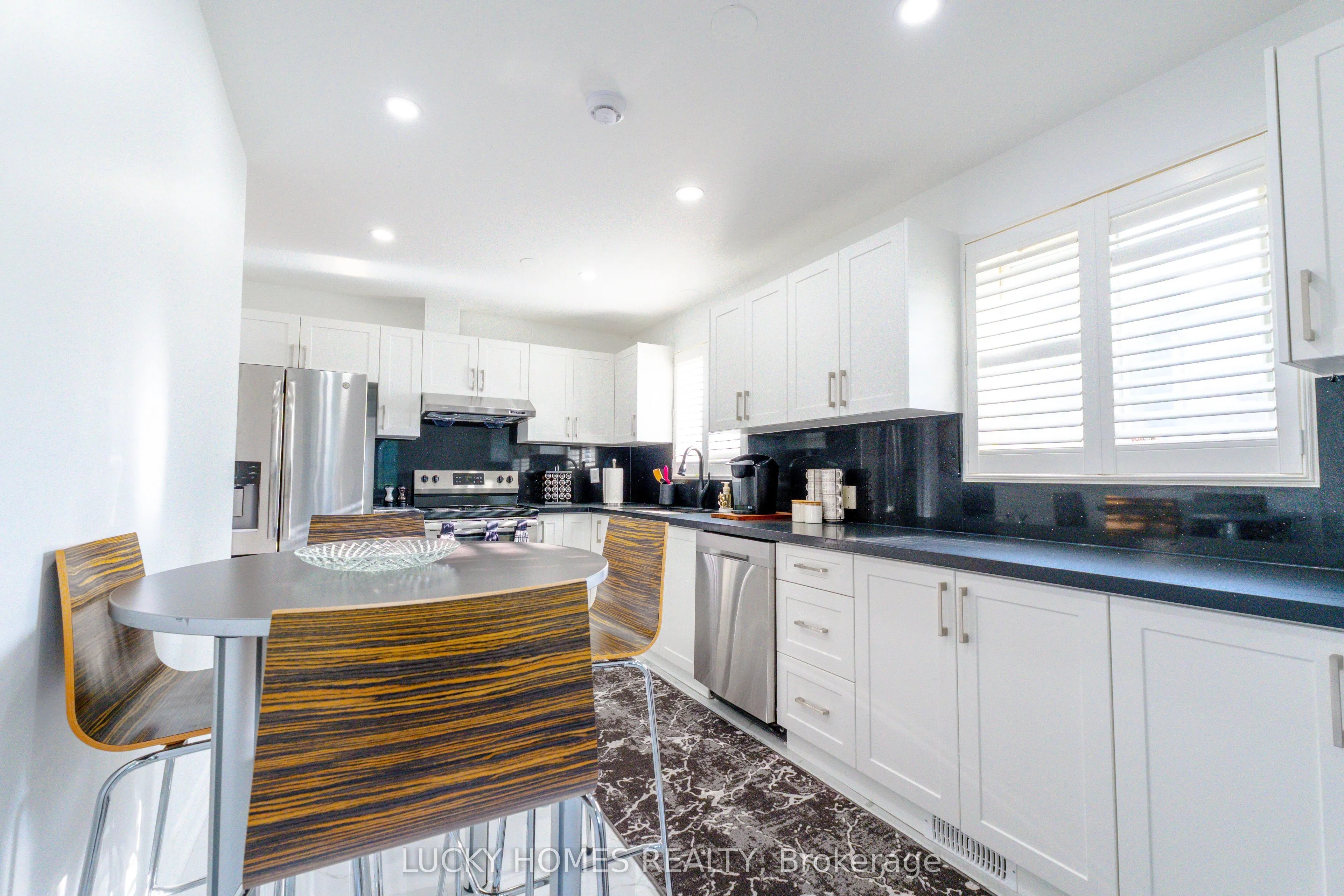 33 Vanstone Court