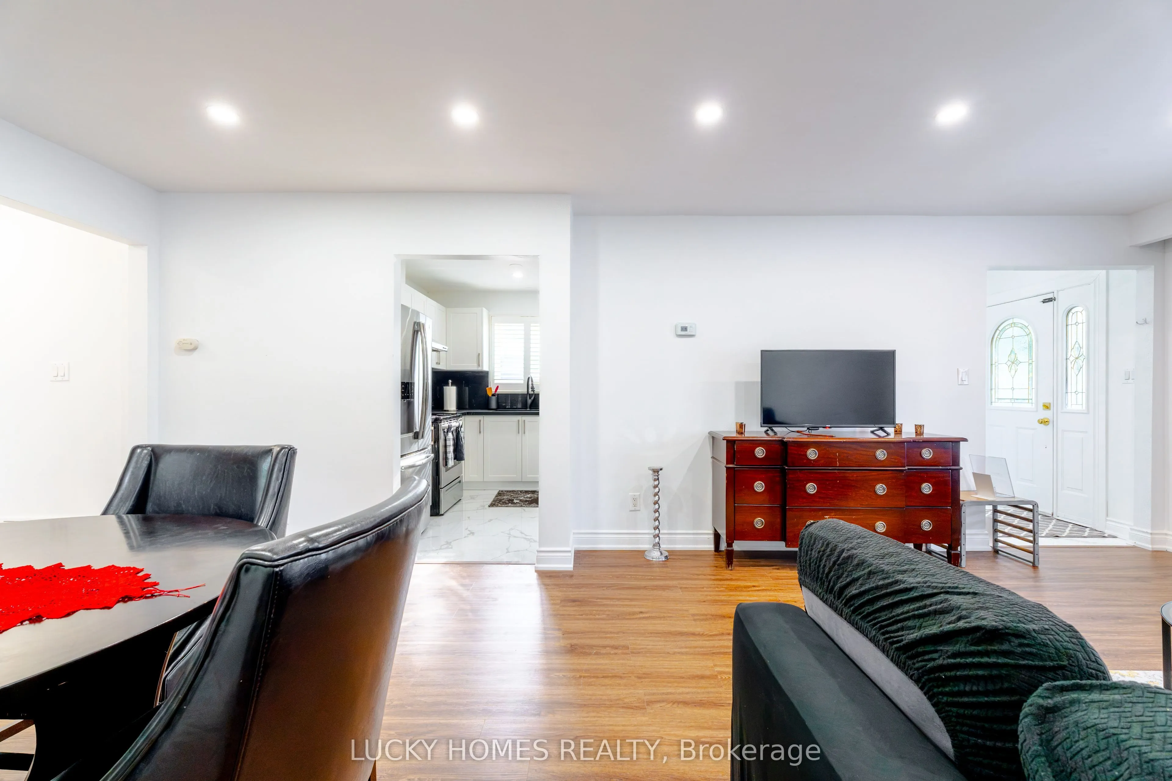 33 Vanstone Court