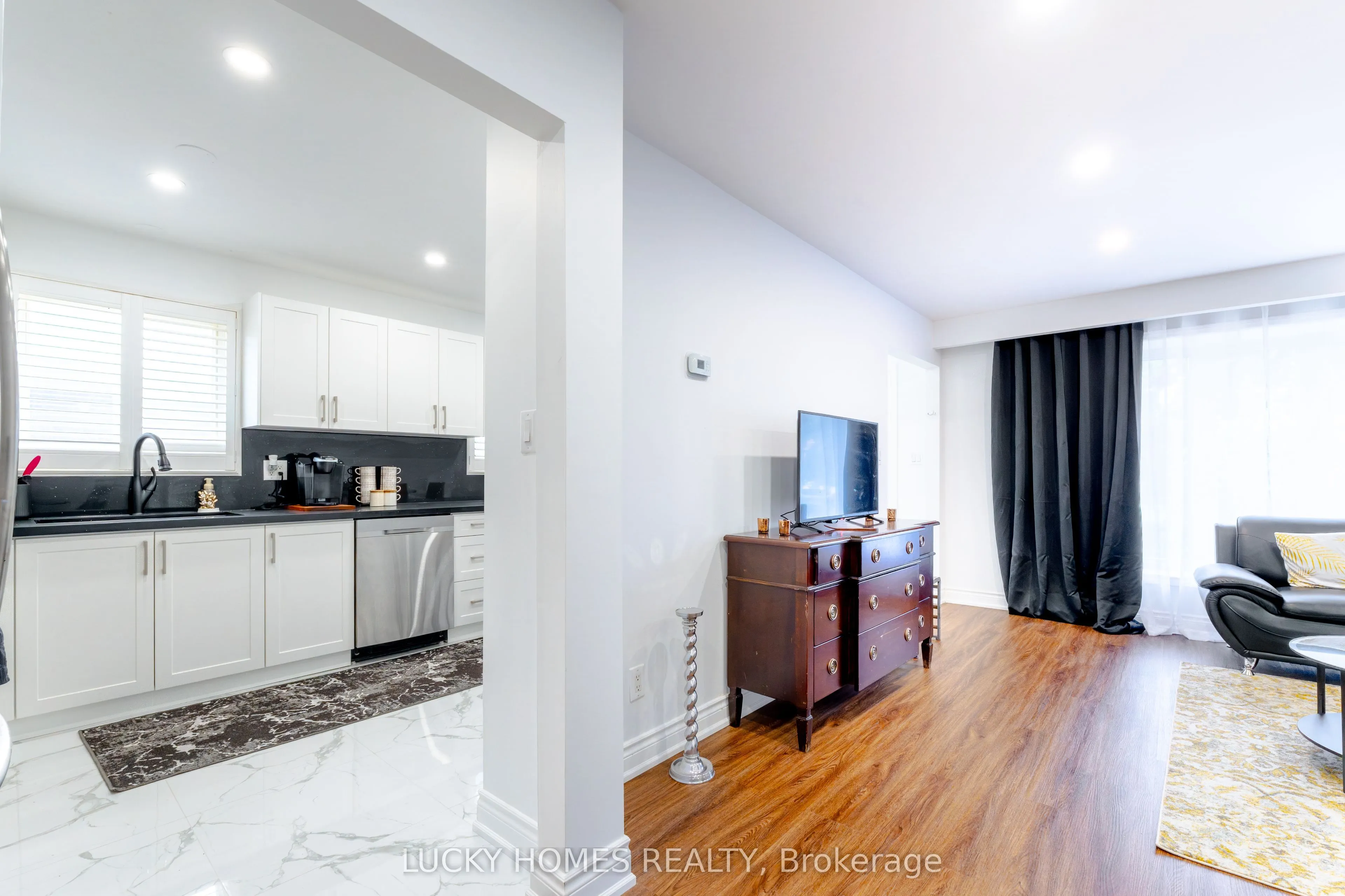 33 Vanstone Court