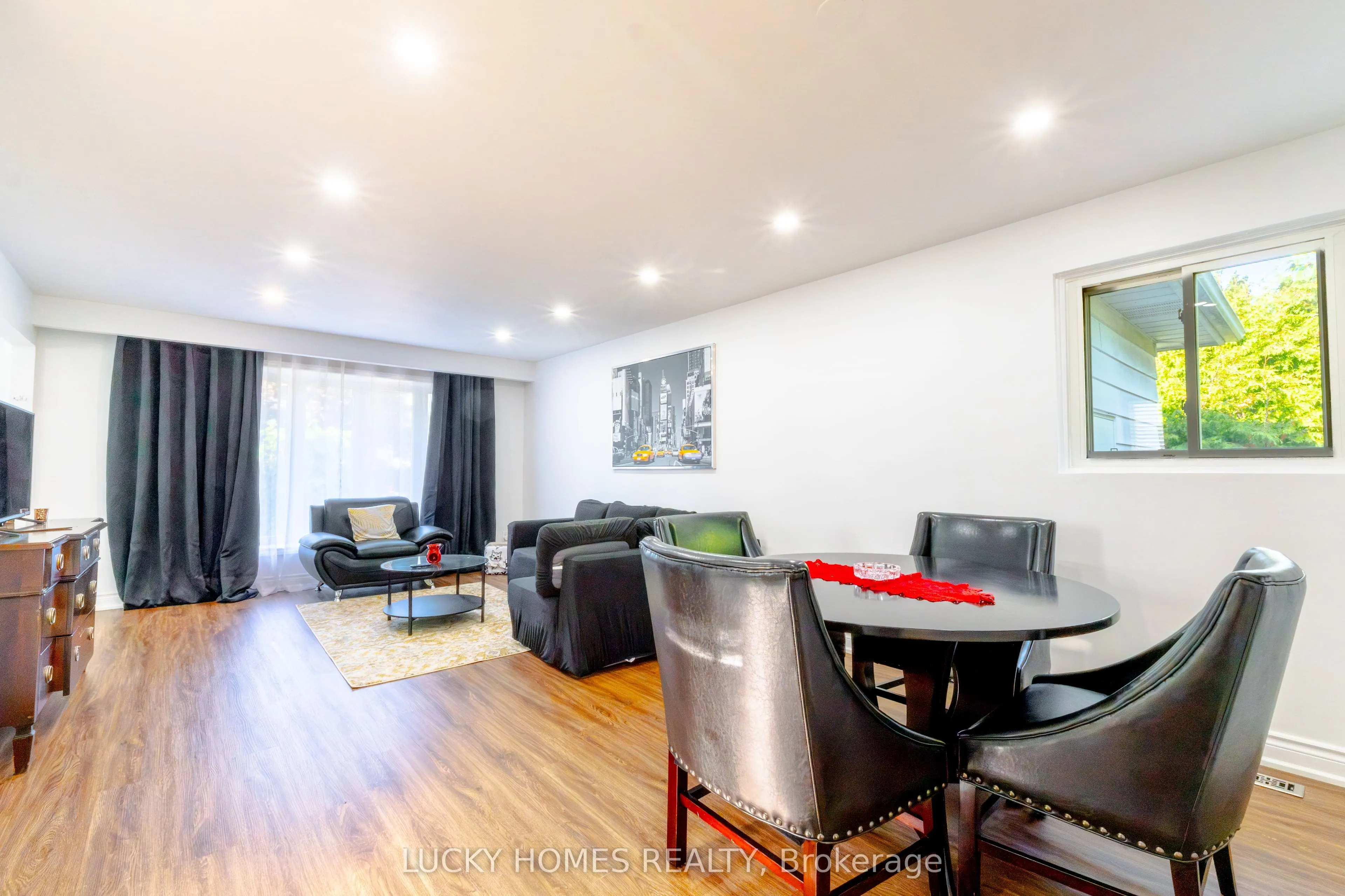 33 Vanstone Court