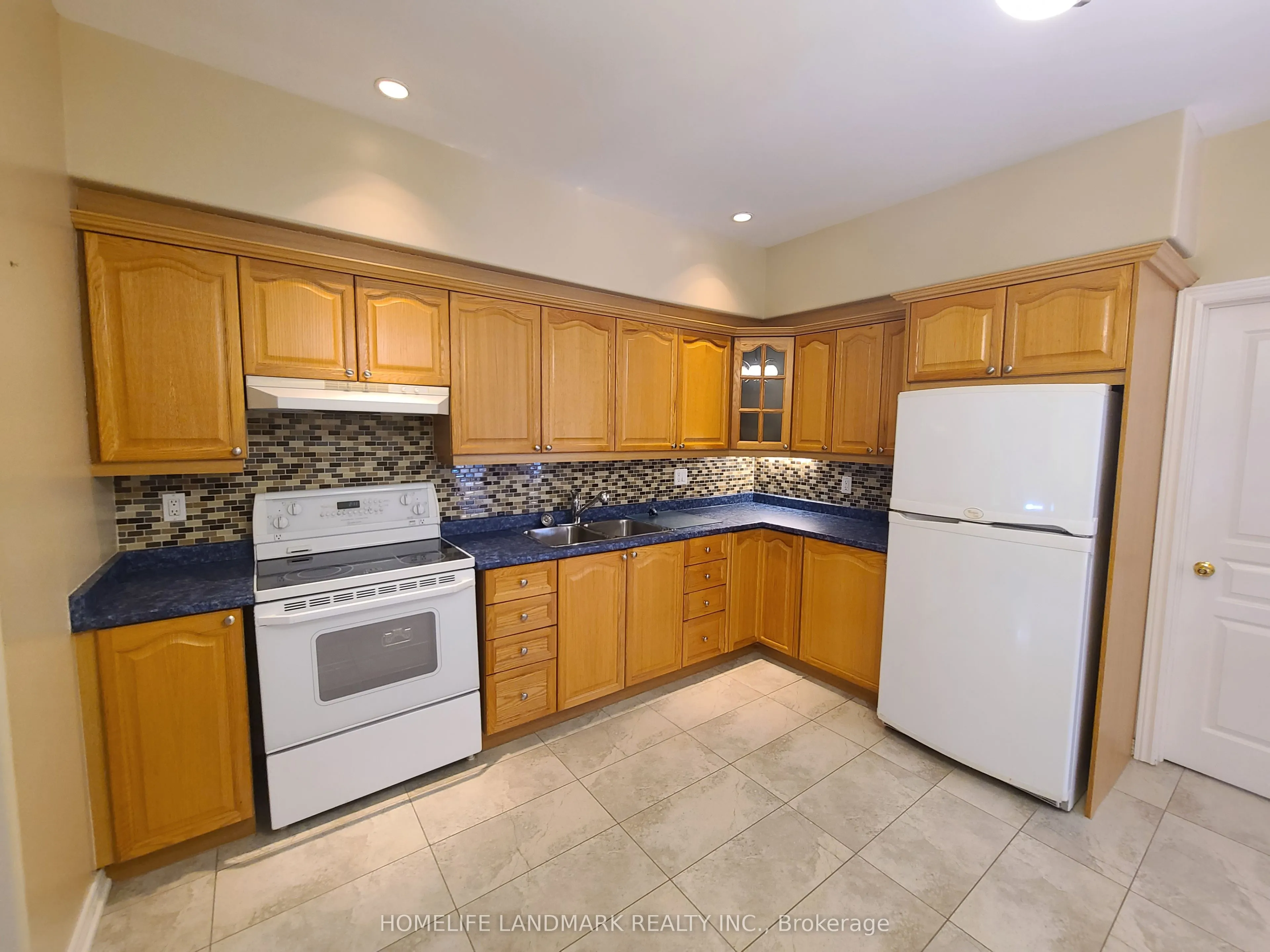 6 Osgoode Gate, #Main Fl