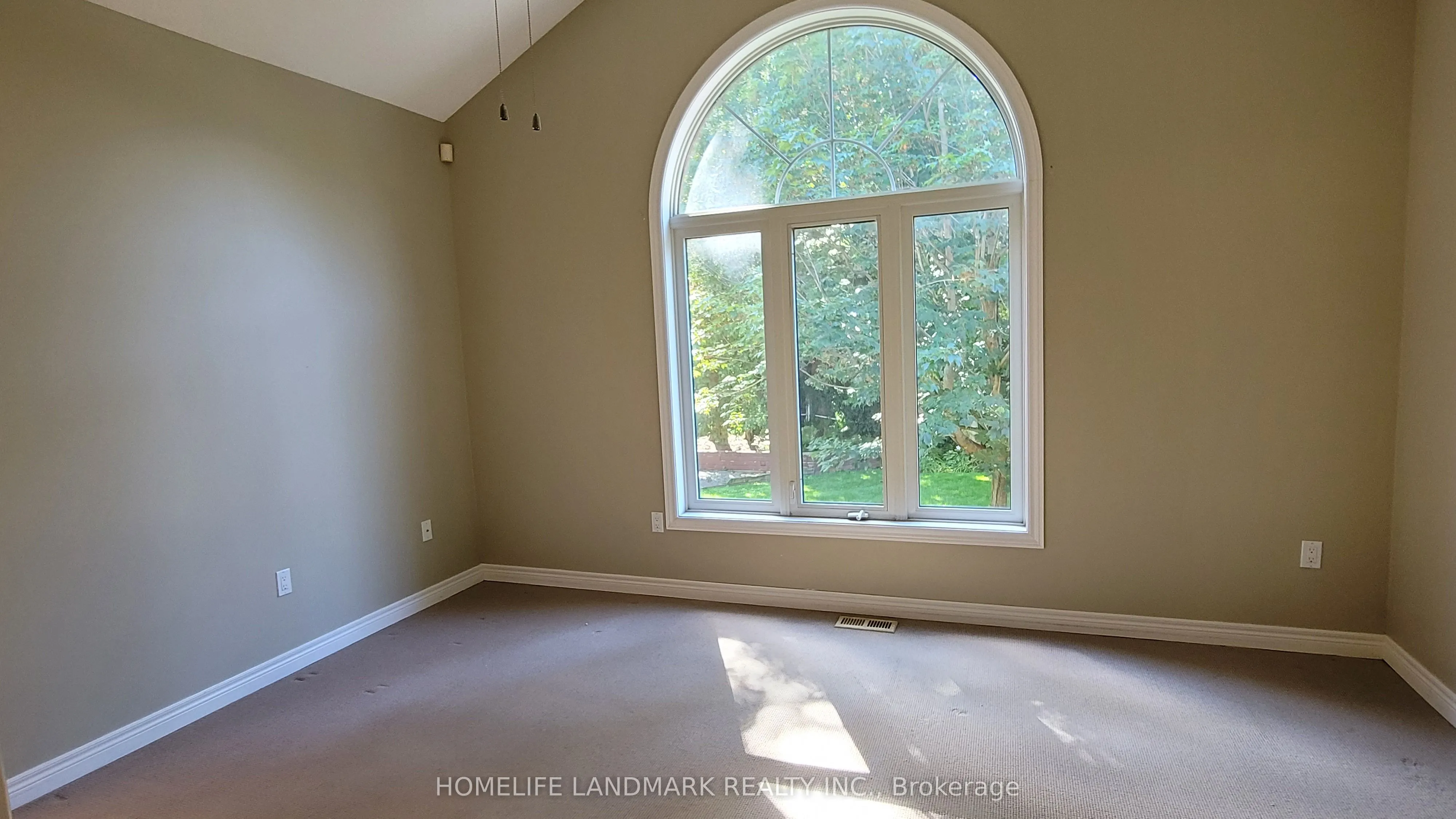 6 Osgoode Gate, #Main Fl