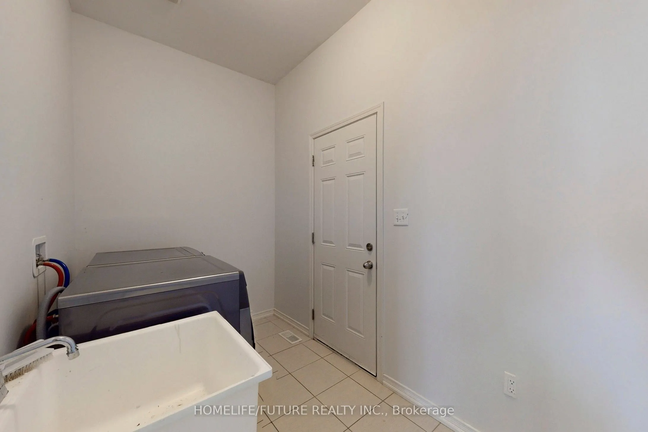 2385 Dress Circle Crescent, #Main & 2nd