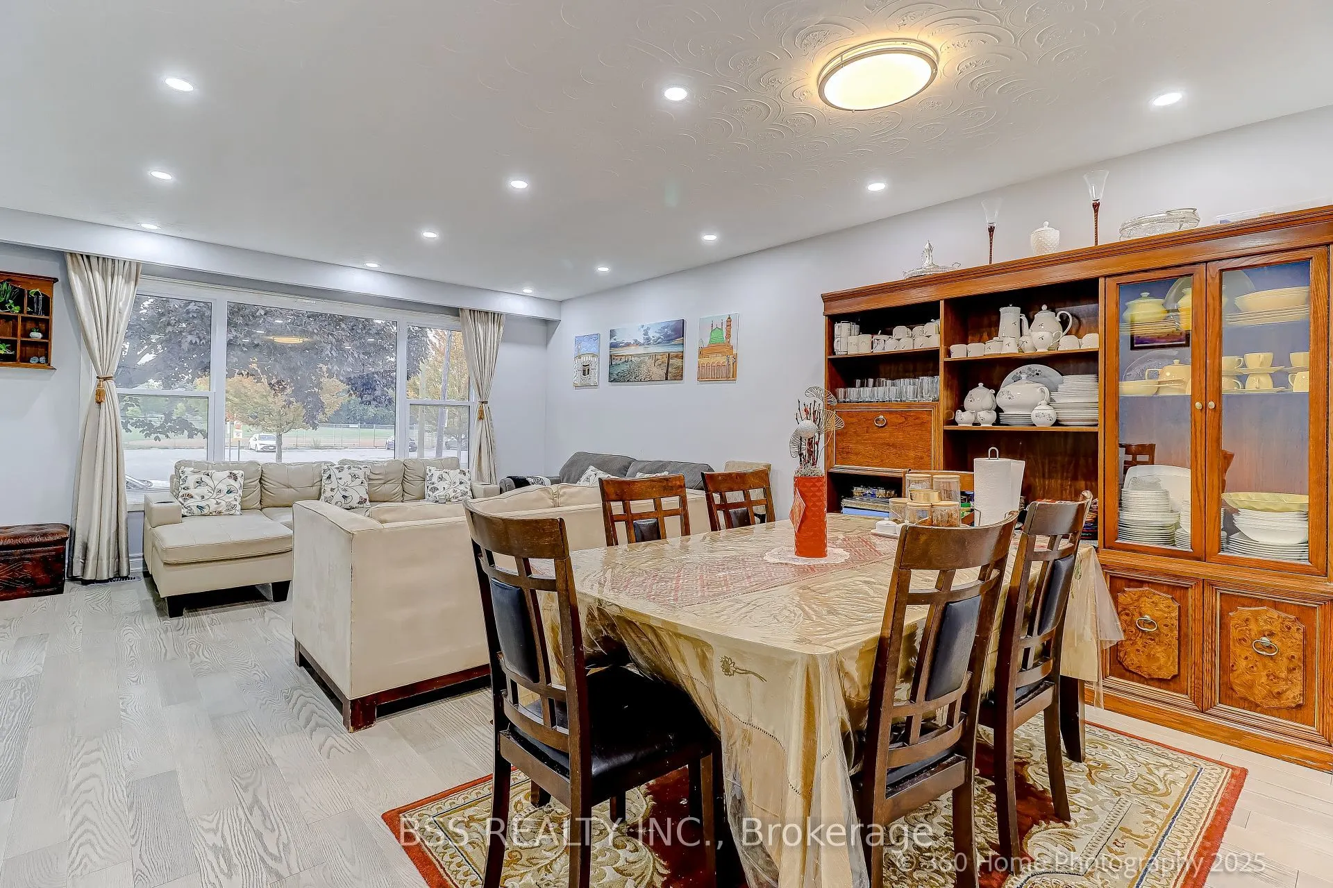 35 Waldock Street