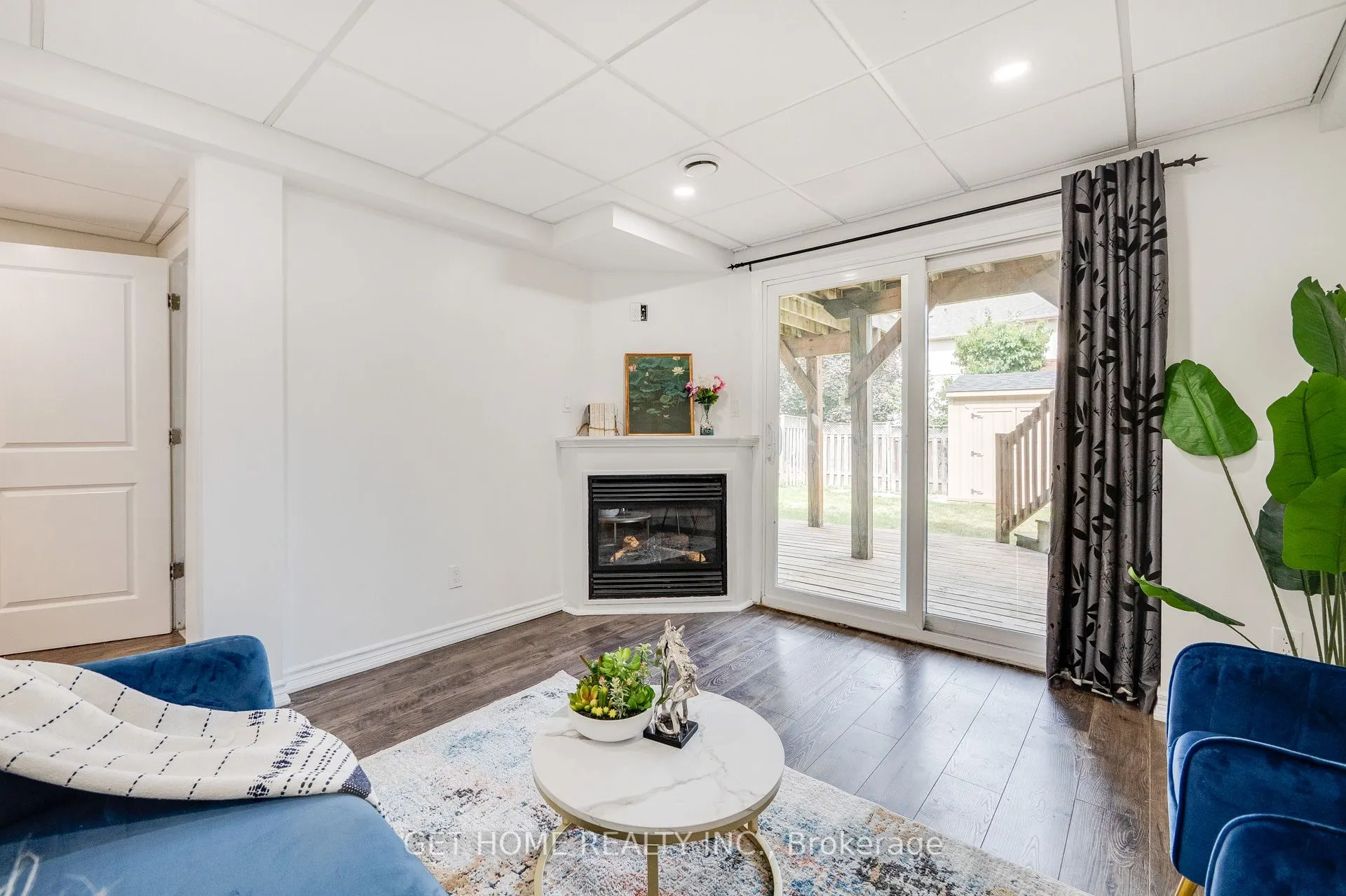 1119 Ashgrove Crescent