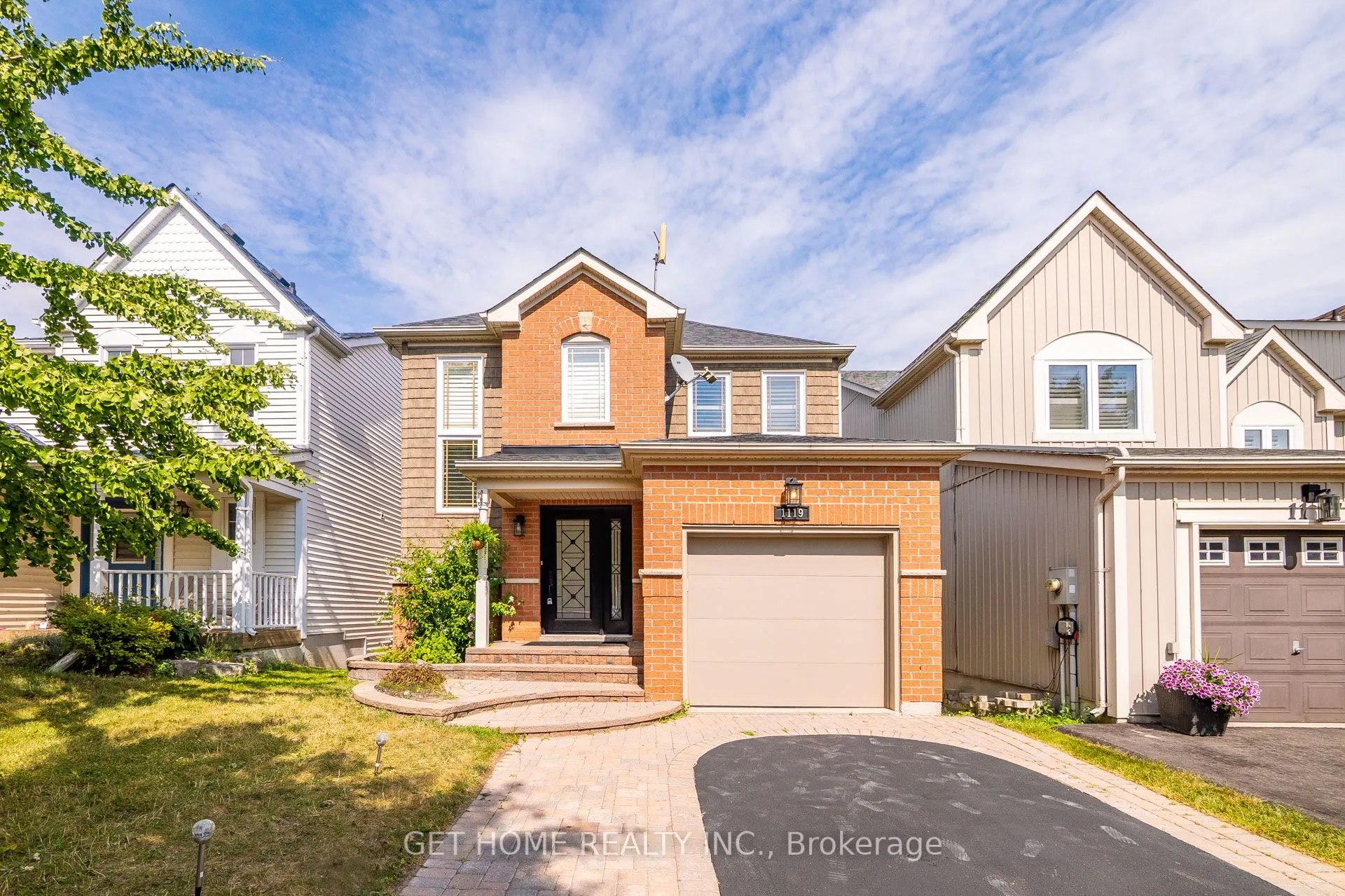 1119 Ashgrove Crescent