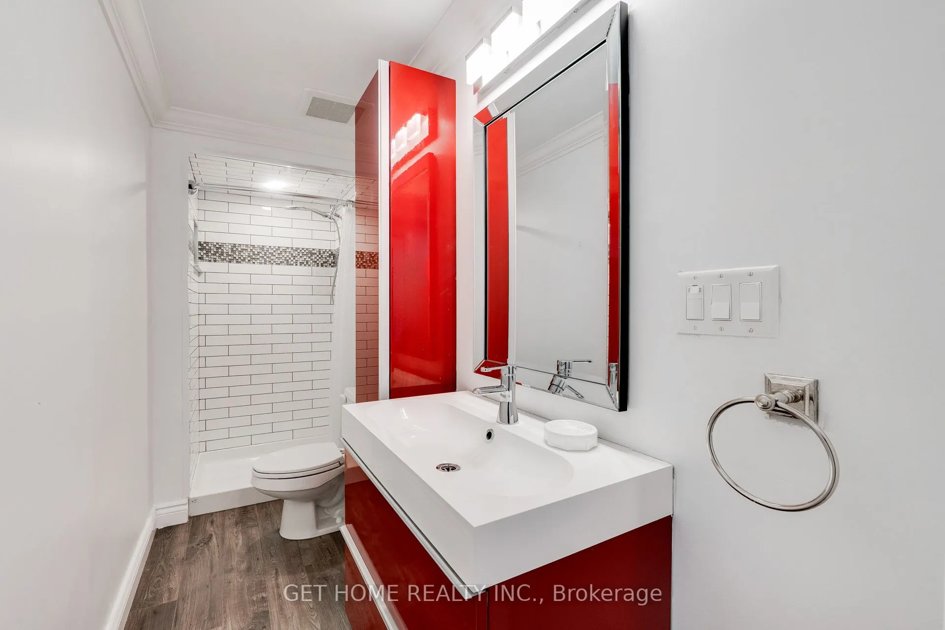 1119 Ashgrove Crescent