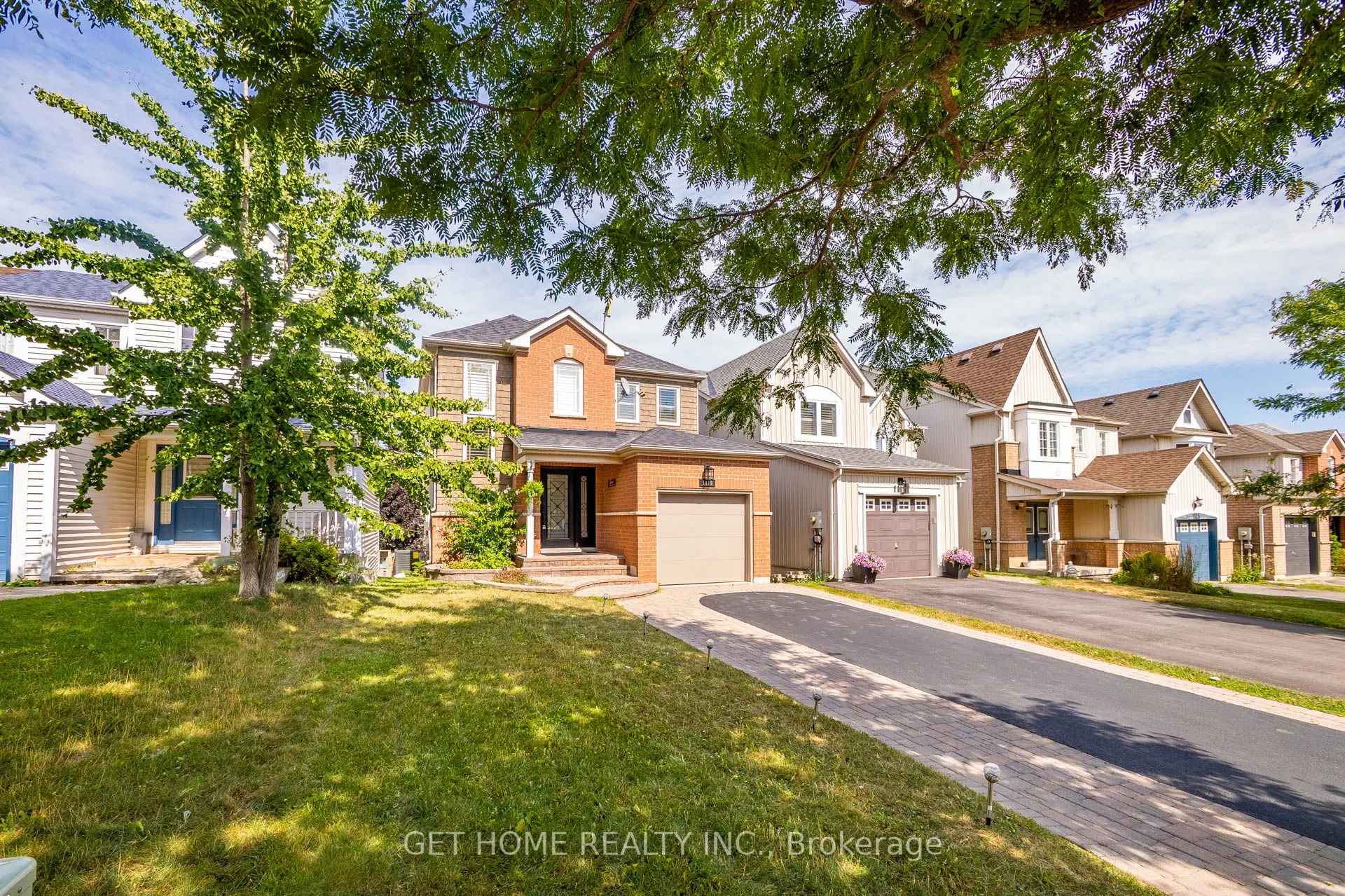 1119 Ashgrove Crescent