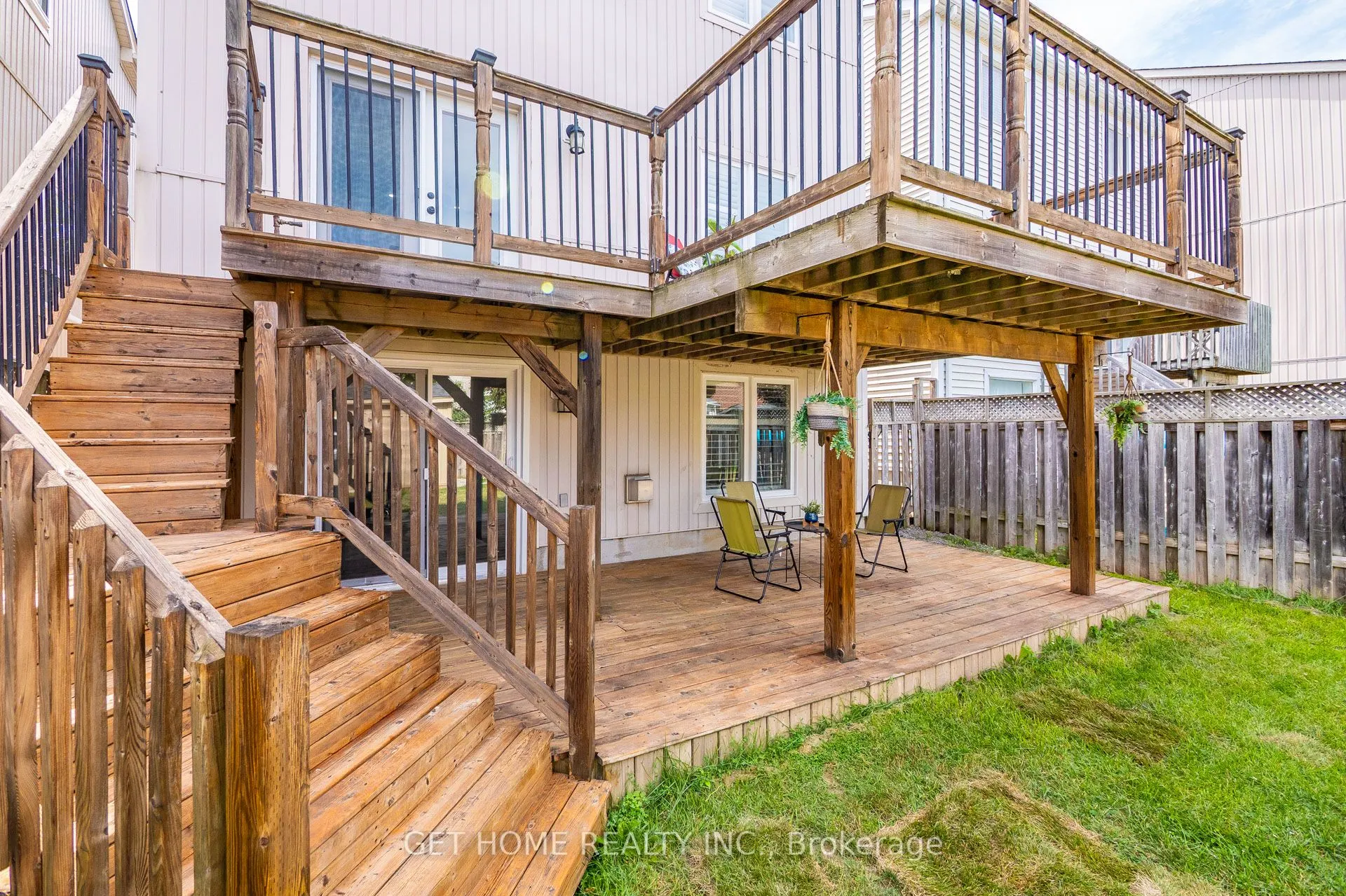 1119 Ashgrove Crescent