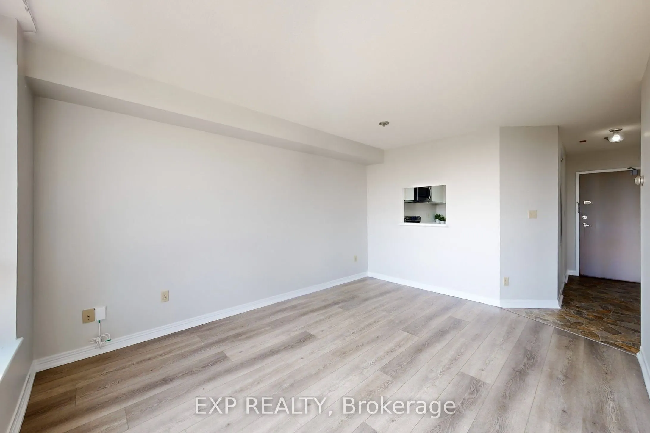 711 Rossland Road E, #711