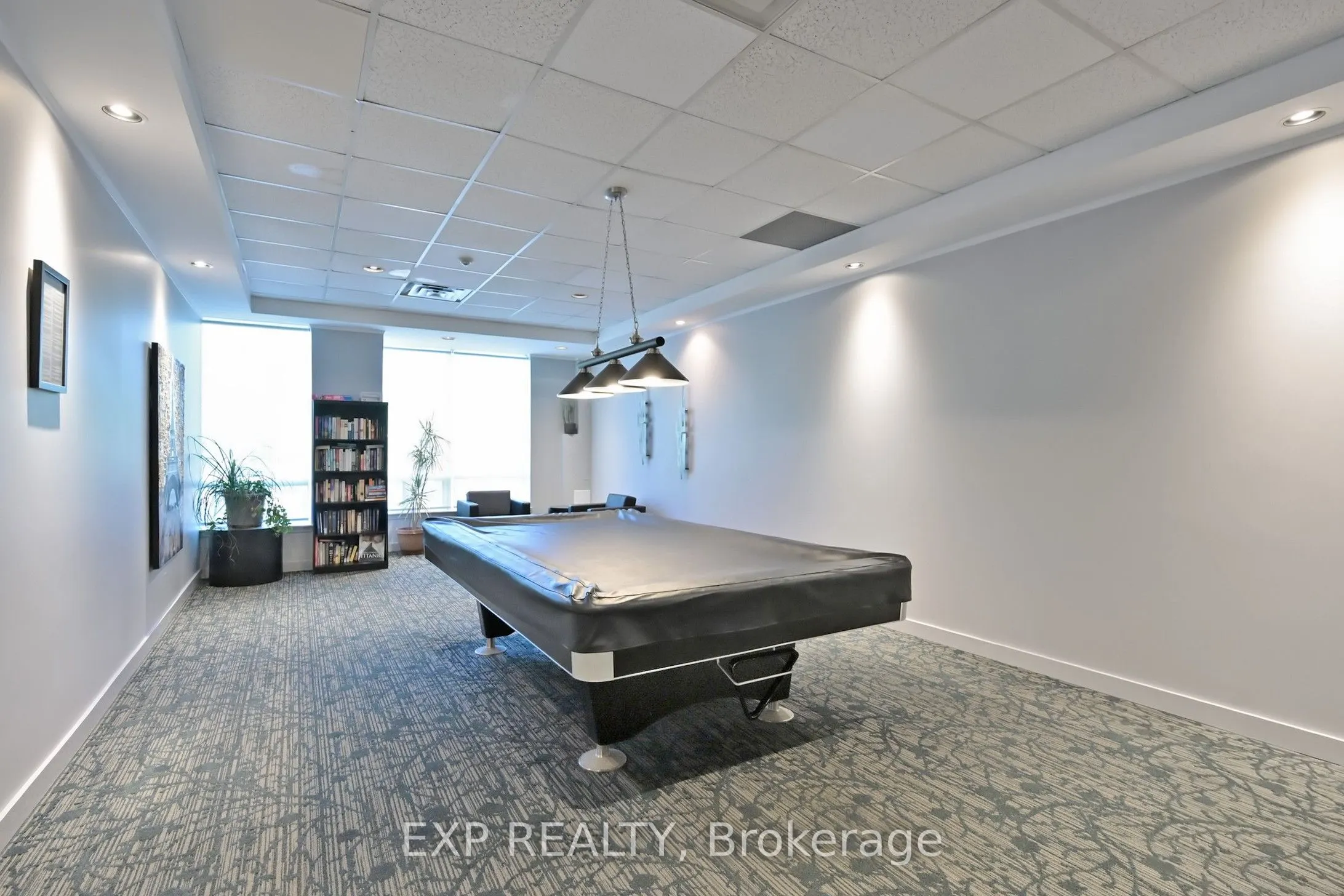 711 Rossland Road E, #711