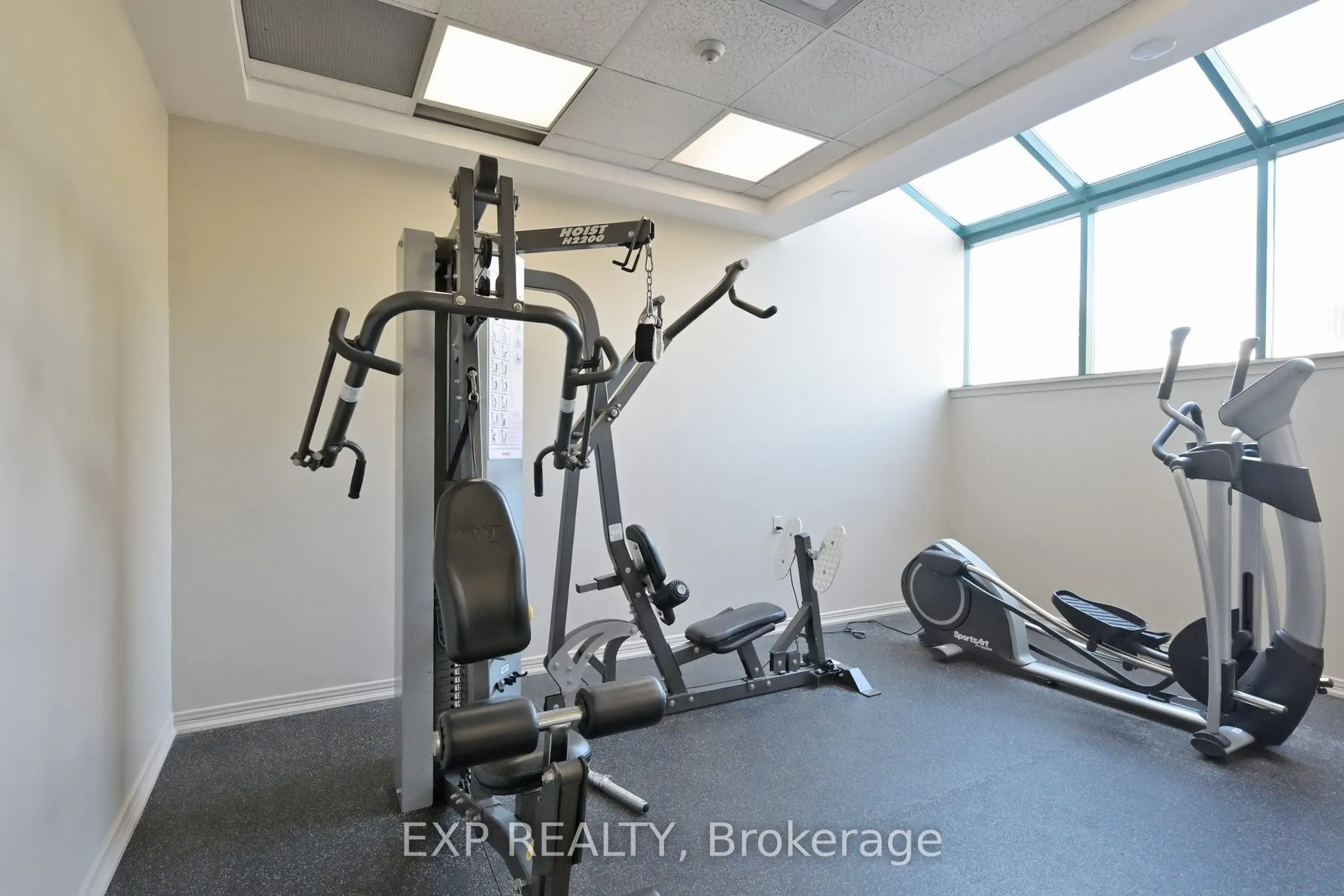 711 Rossland Road E, #711