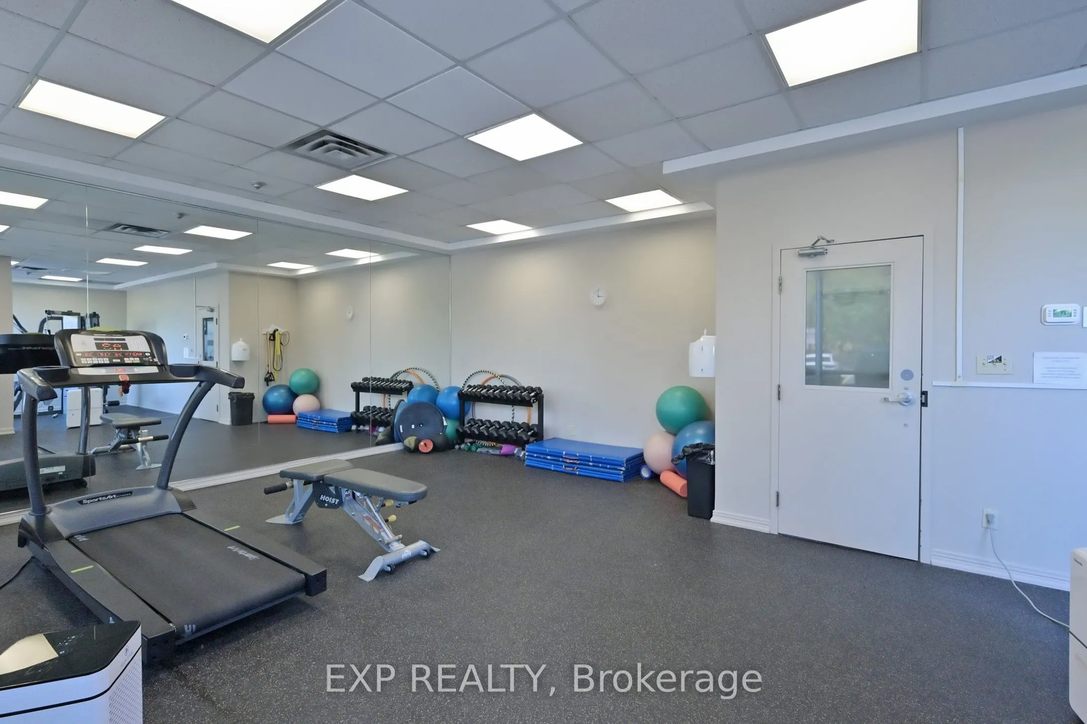 711 Rossland Road E, #711