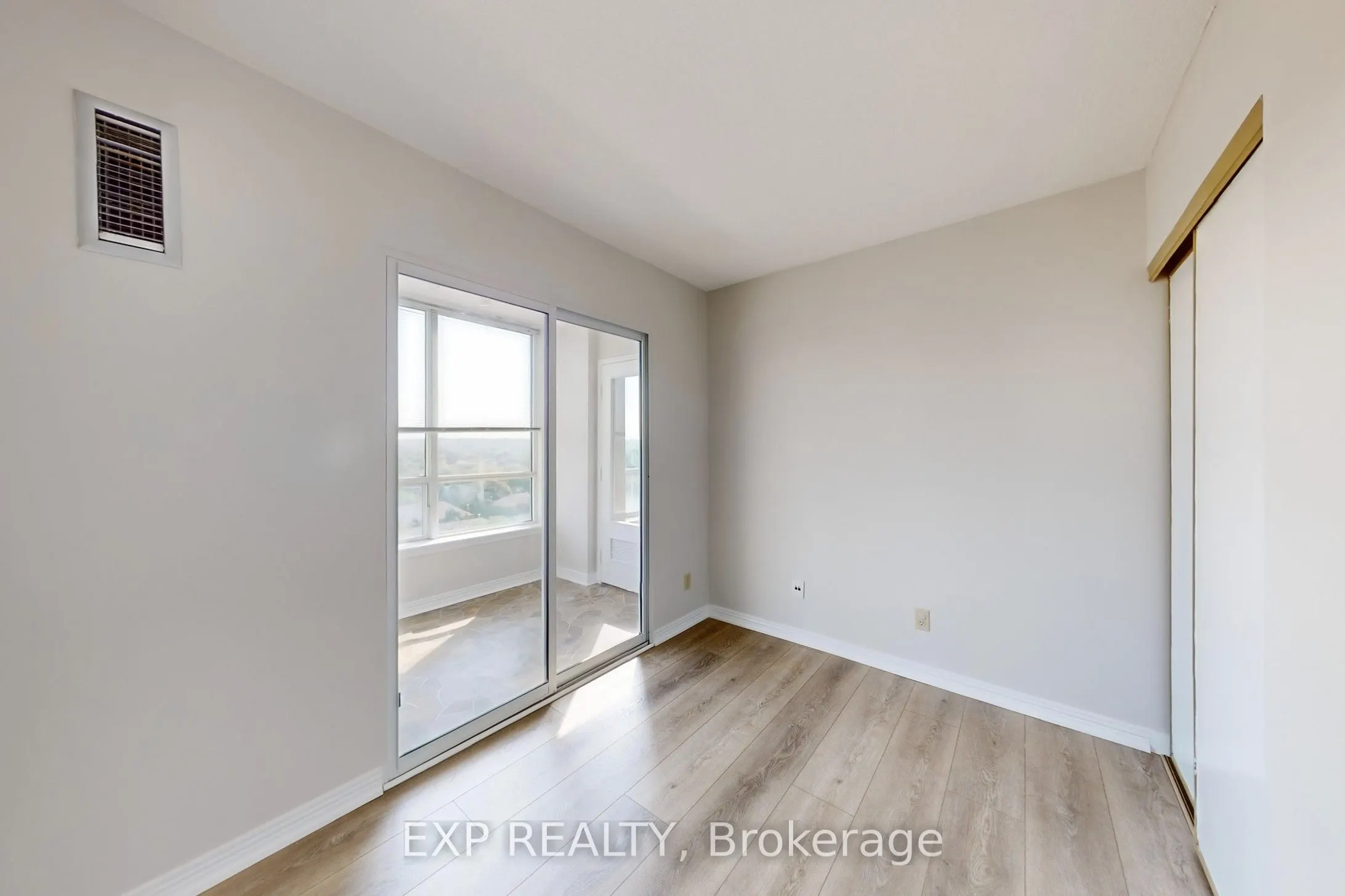 711 Rossland Road E, #711