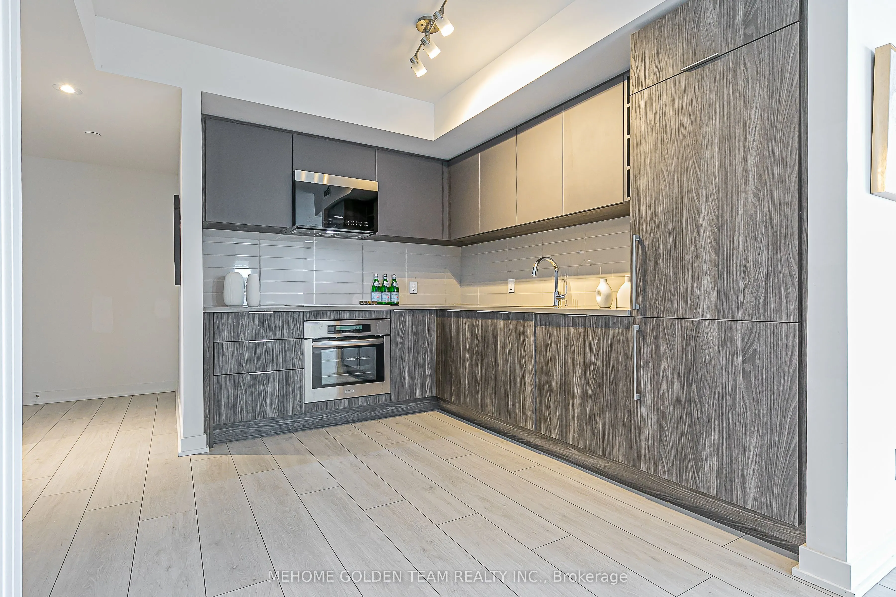 2033 Kennedy Road, #2808