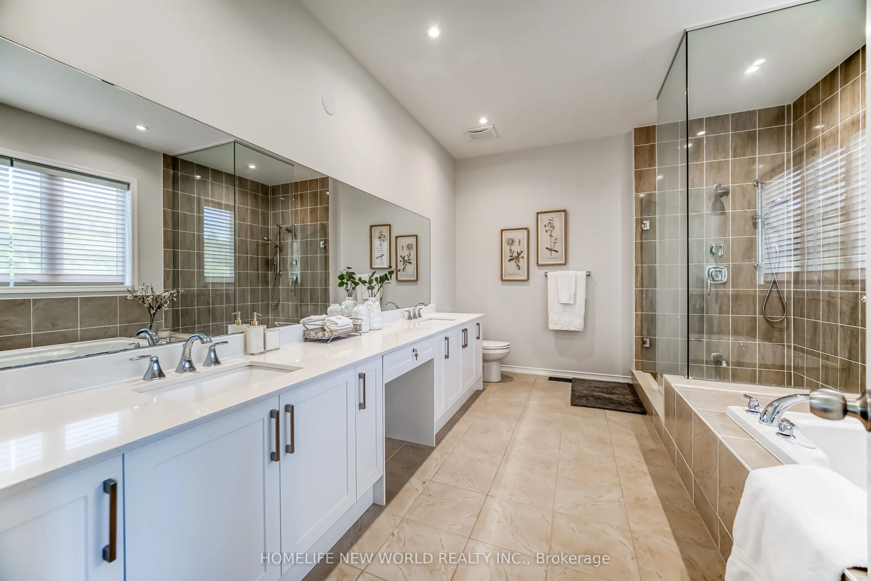 2437 Equestrian Crescent