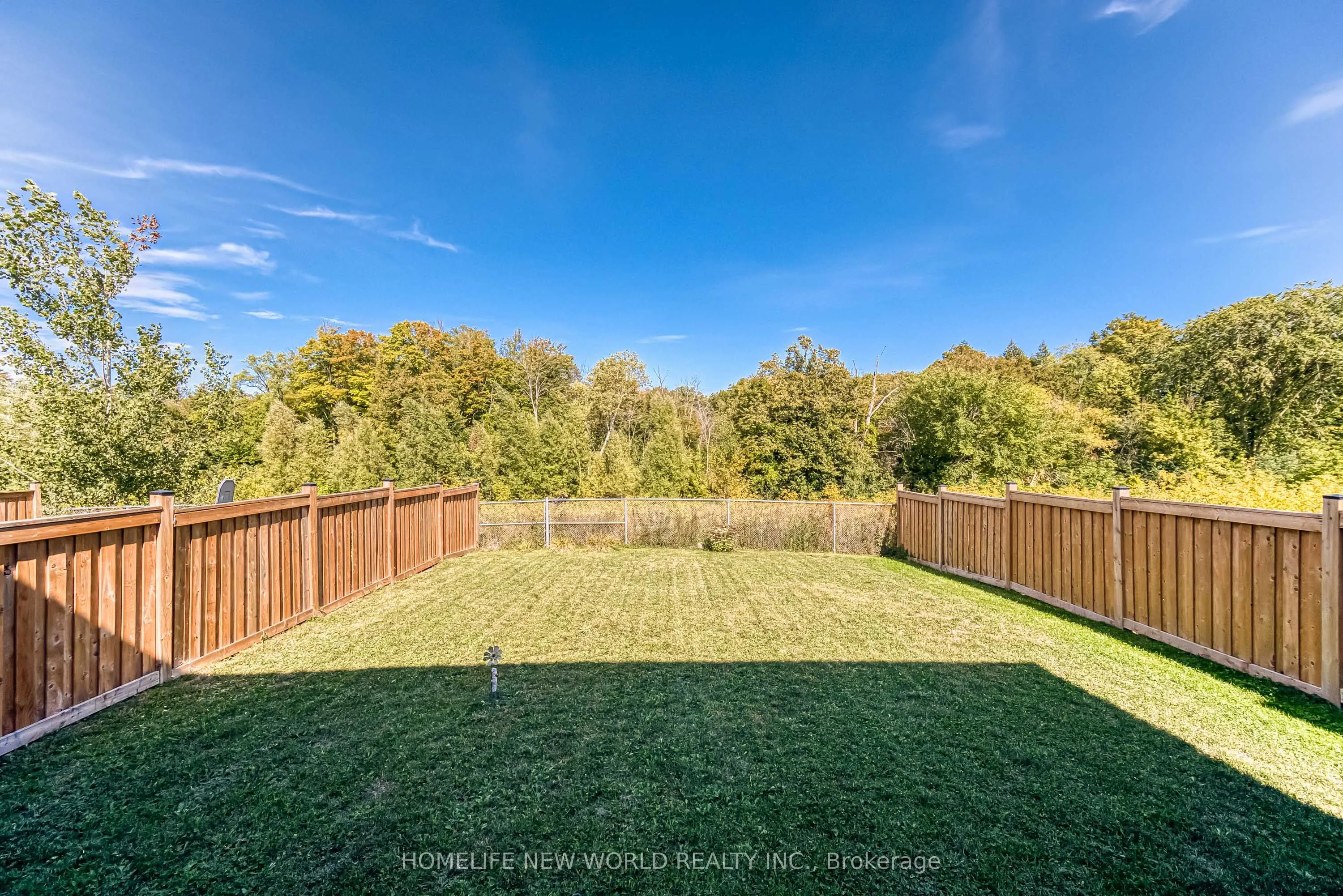 2437 Equestrian Crescent