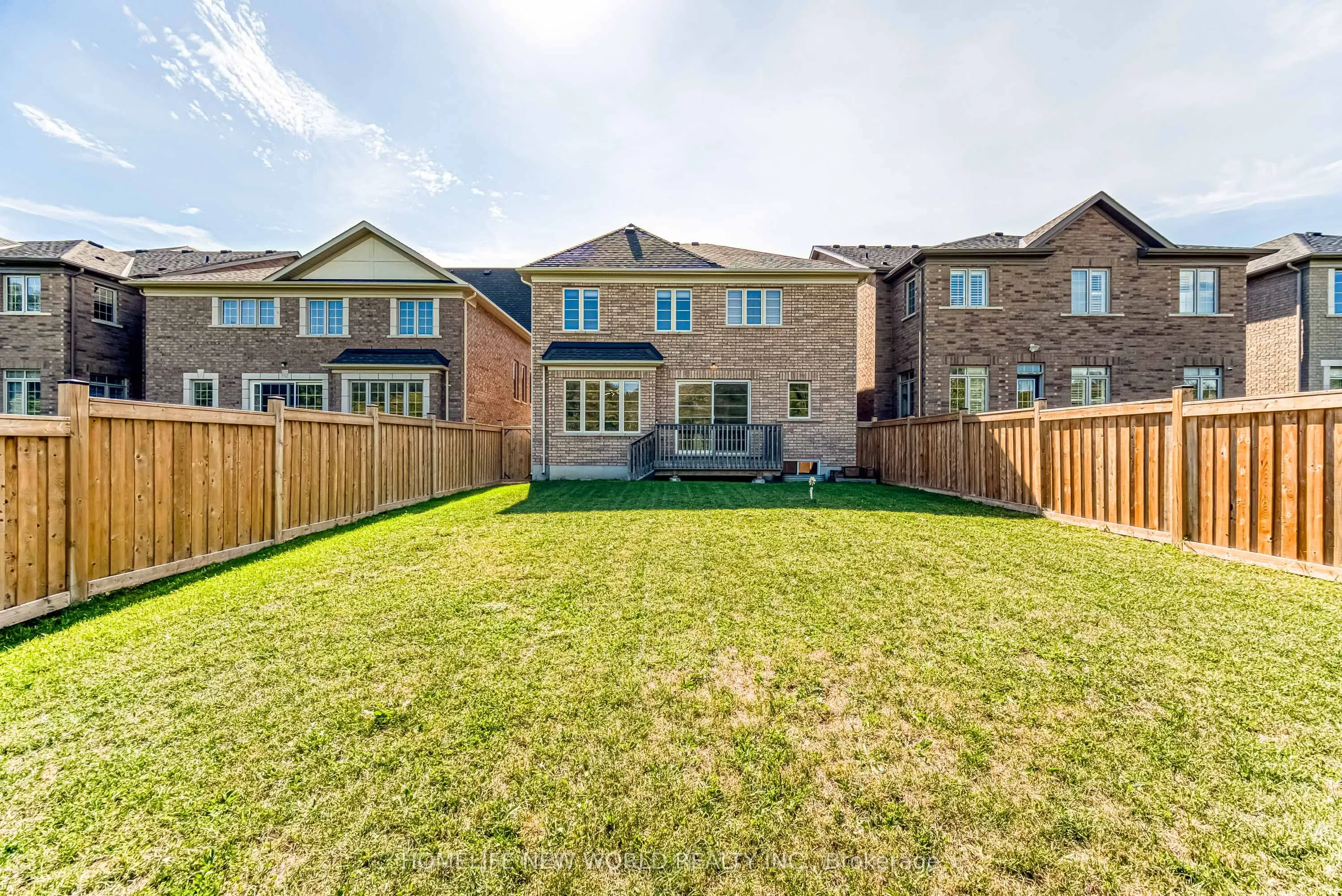 2437 Equestrian Crescent