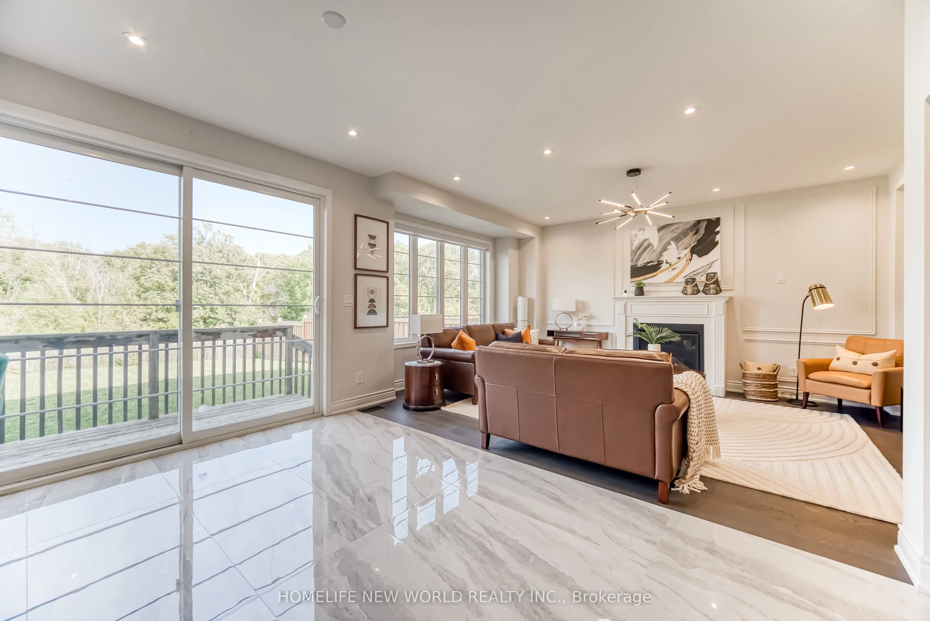 2437 Equestrian Crescent