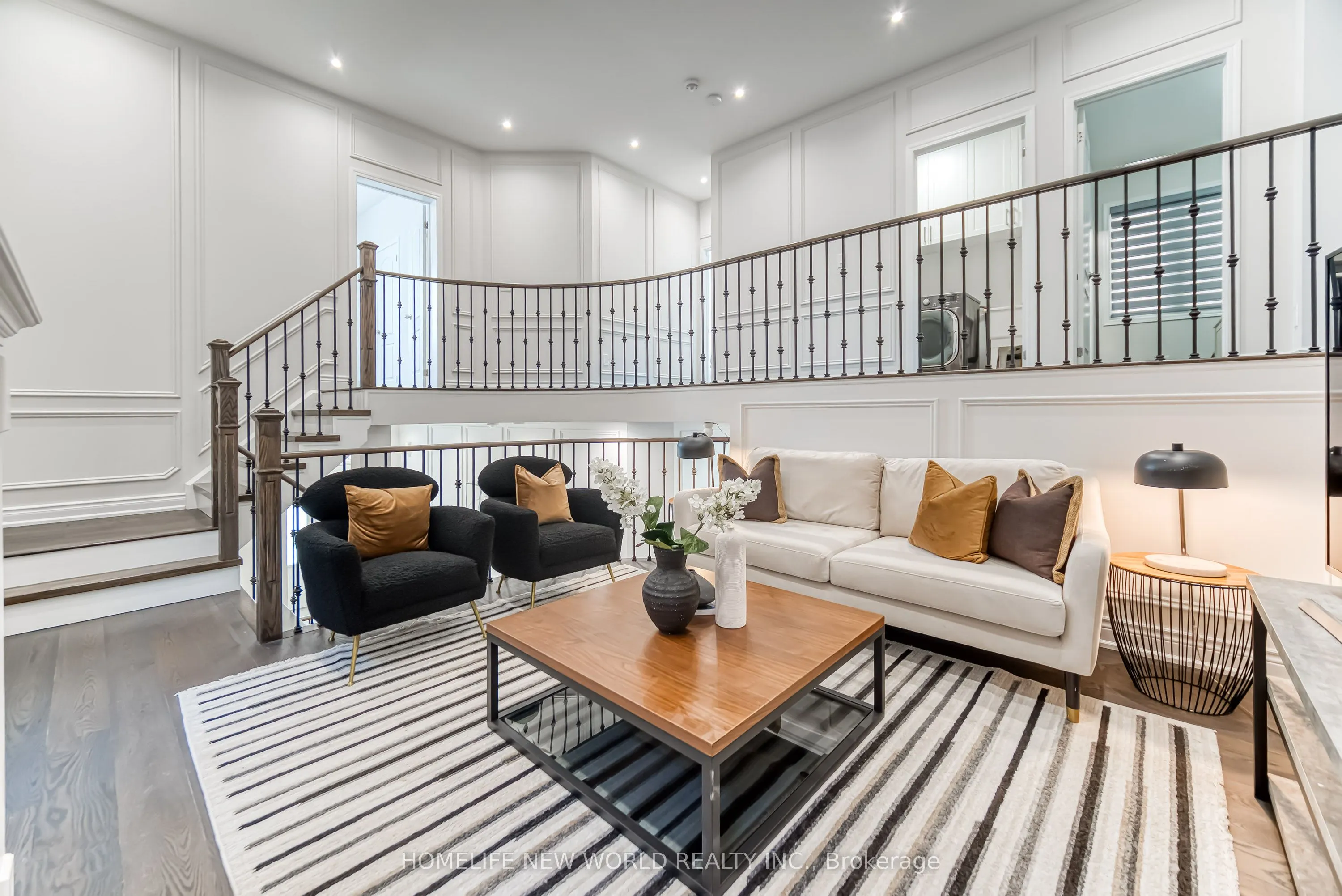2437 Equestrian Crescent