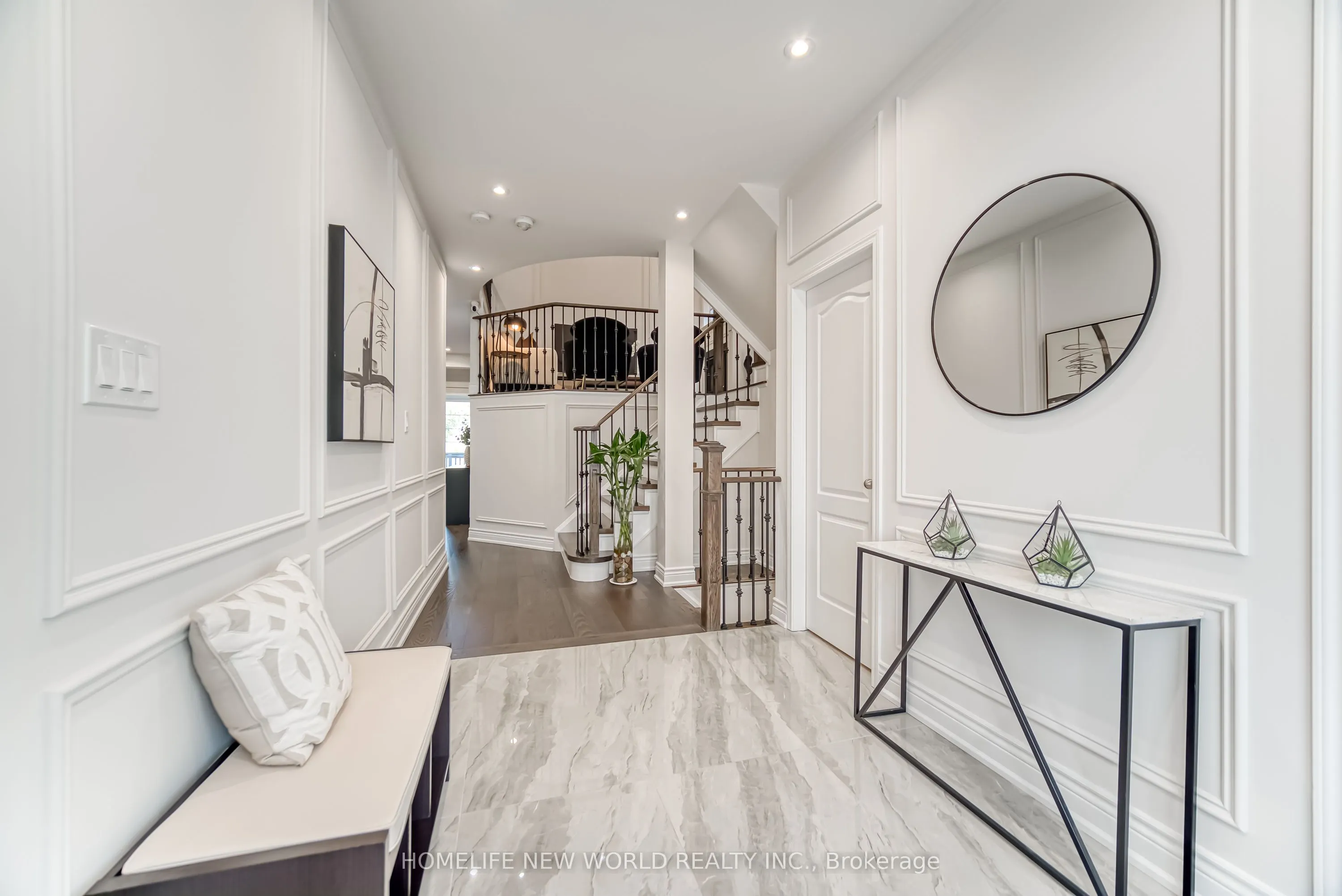 2437 Equestrian Crescent