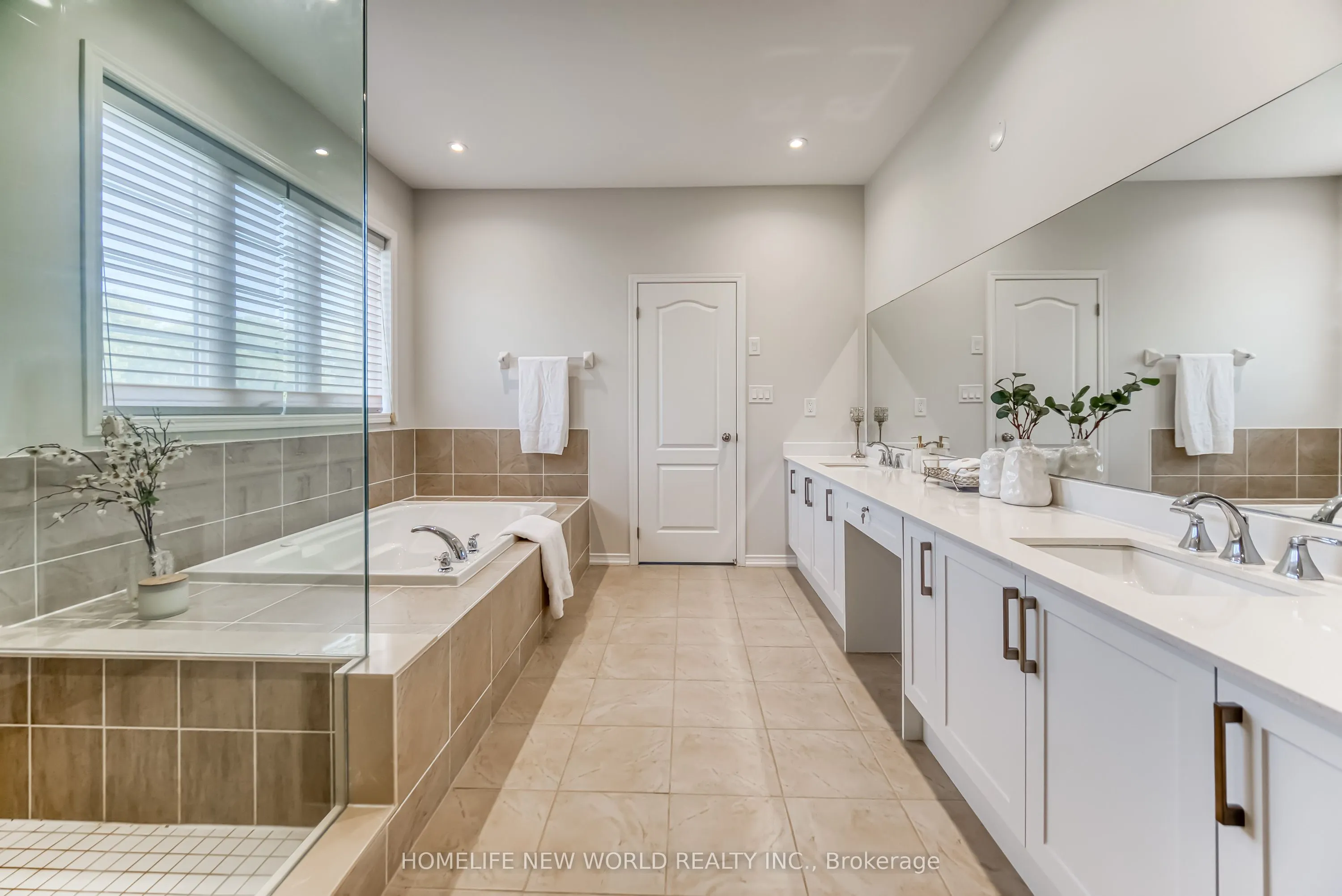 2437 Equestrian Crescent
