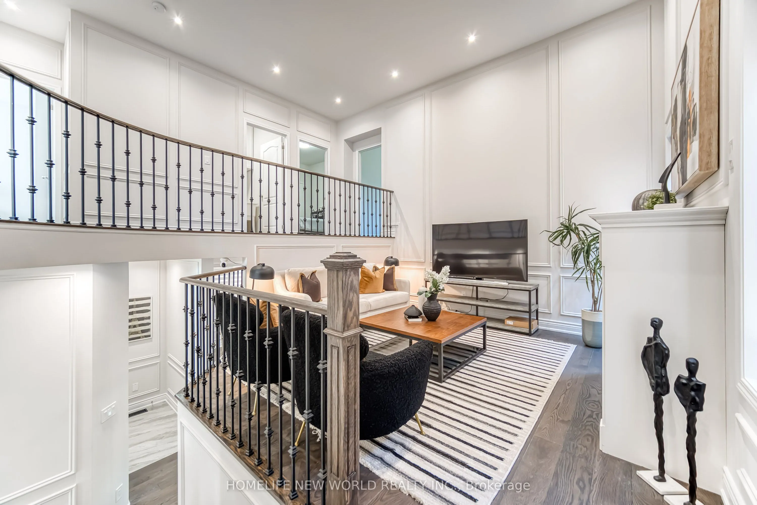 2437 Equestrian Crescent
