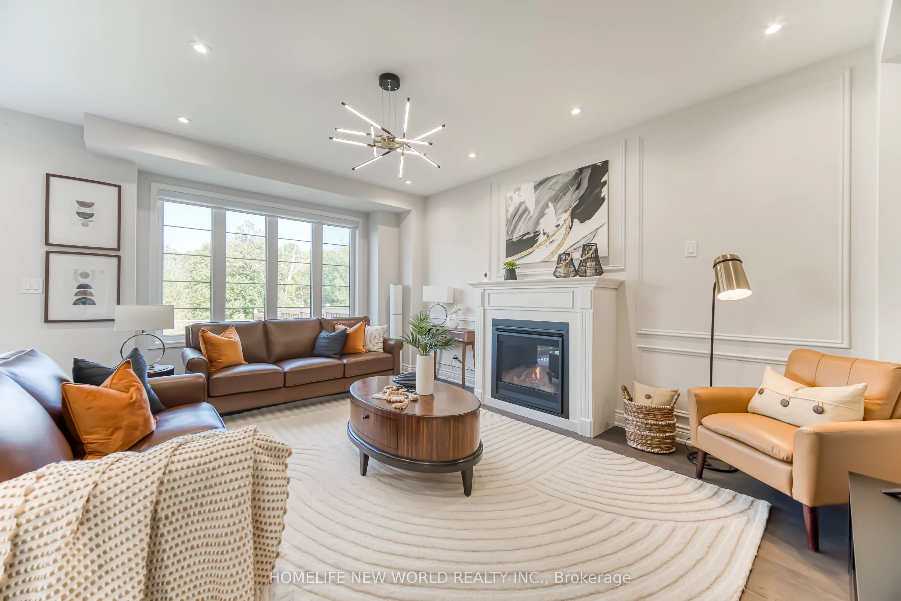2437 Equestrian Crescent