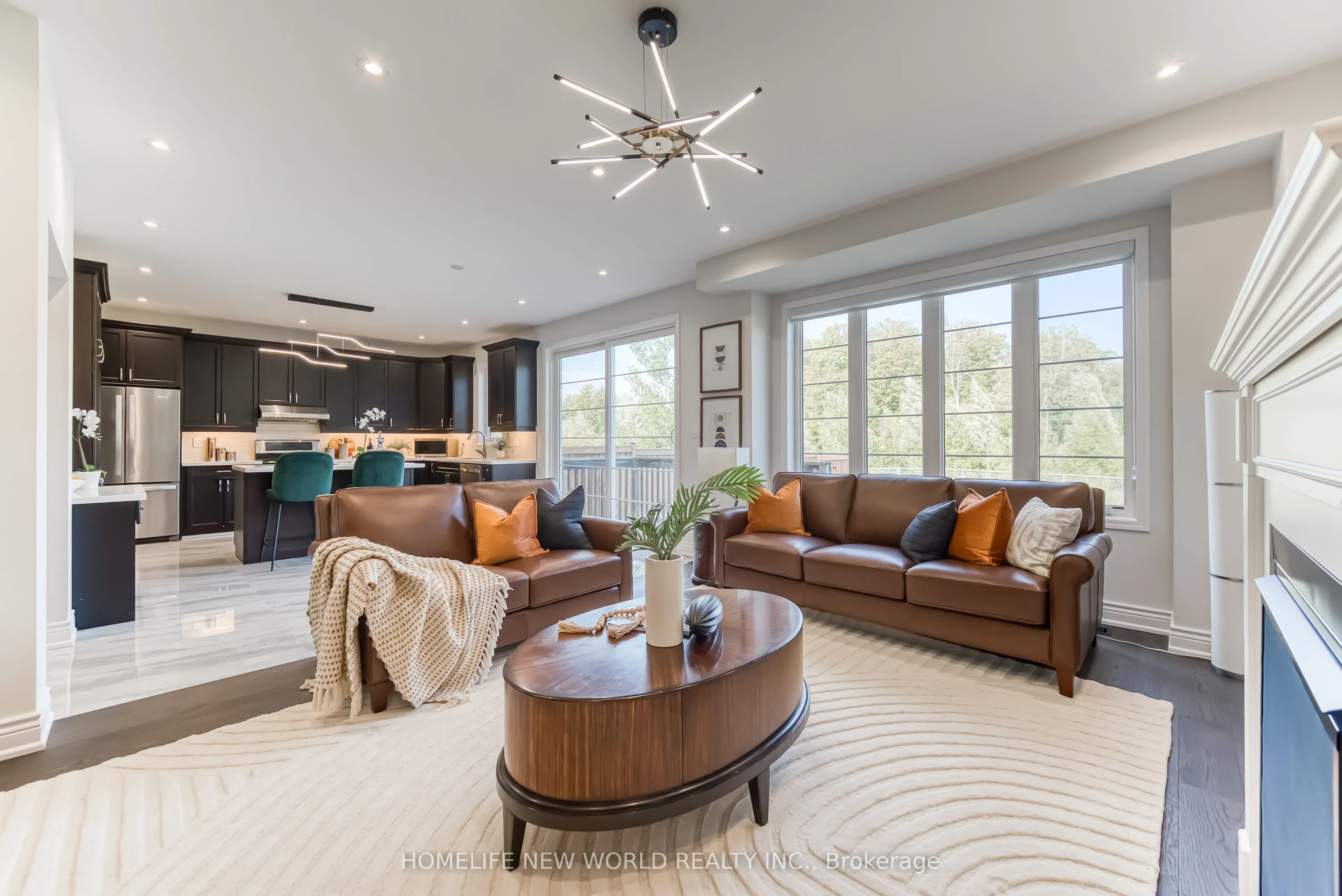 2437 Equestrian Crescent