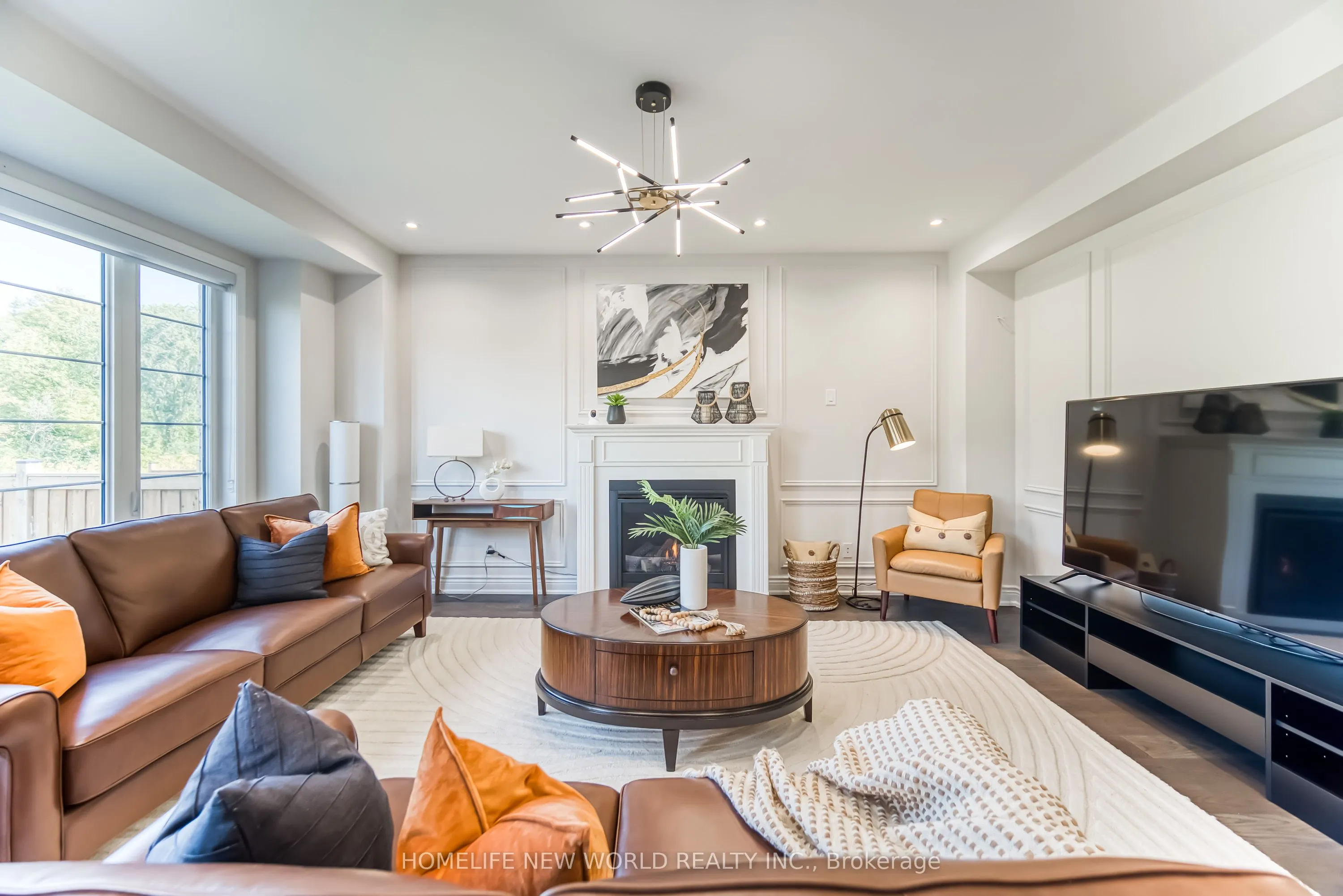 2437 Equestrian Crescent