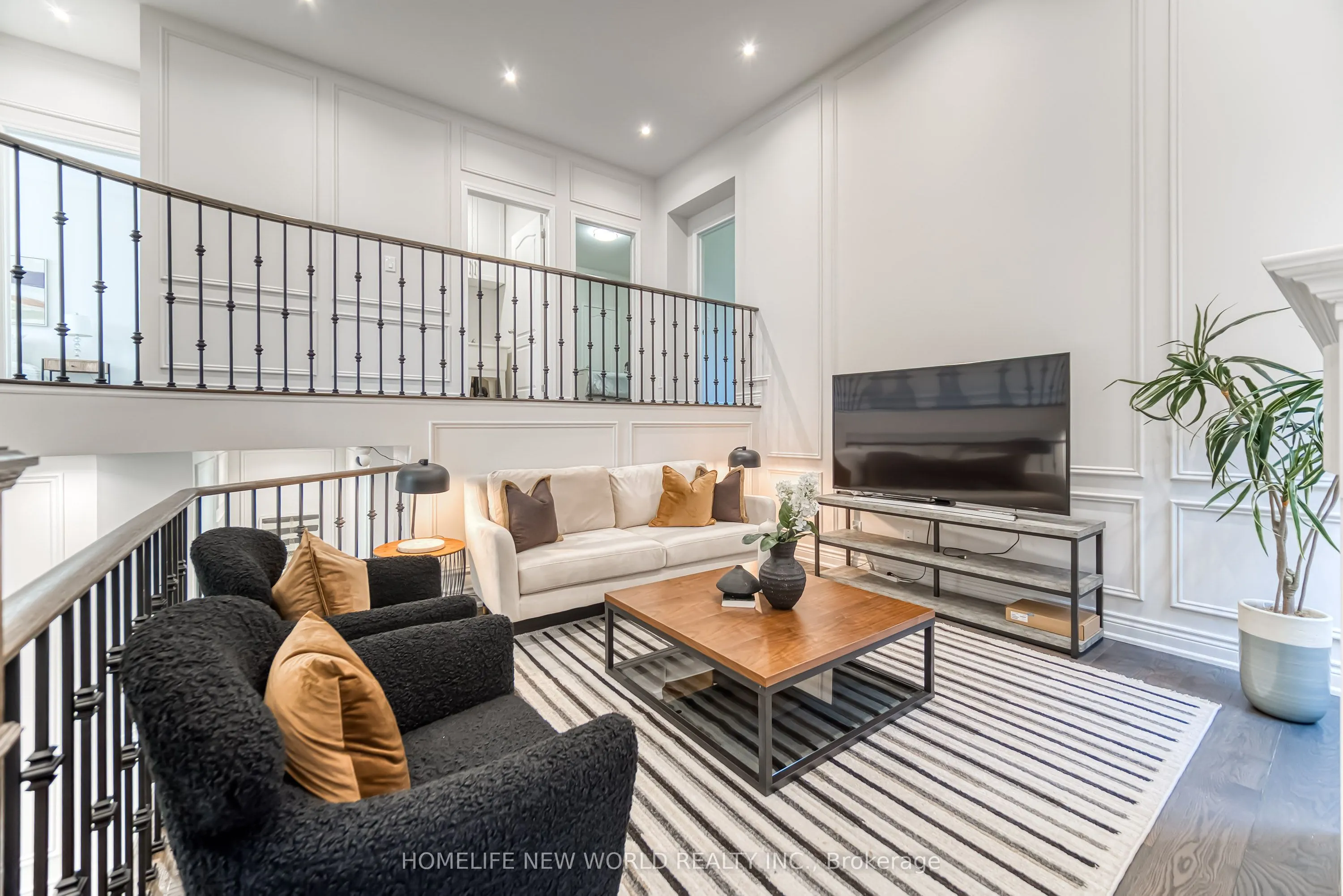 2437 Equestrian Crescent
