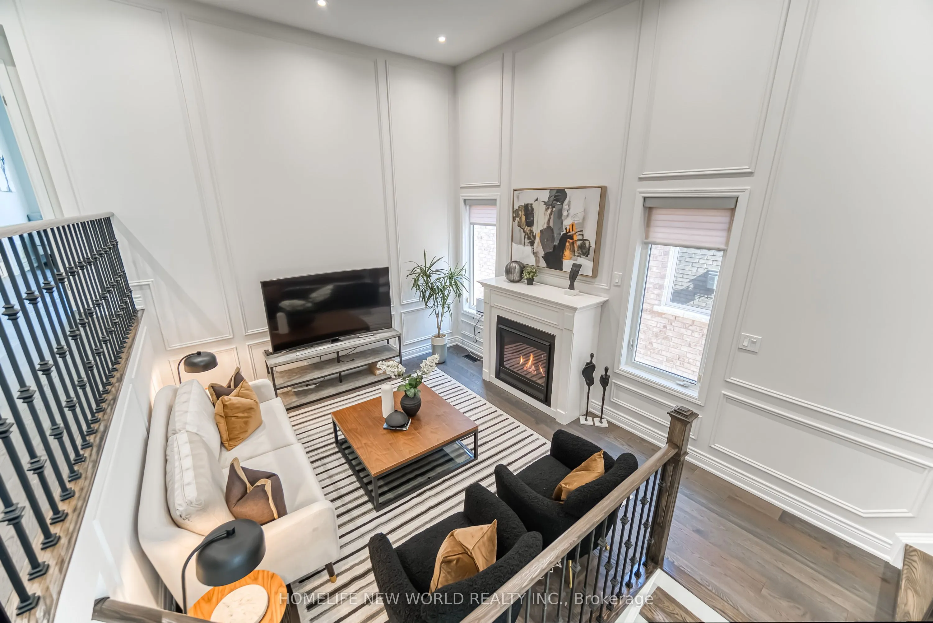 2437 Equestrian Crescent