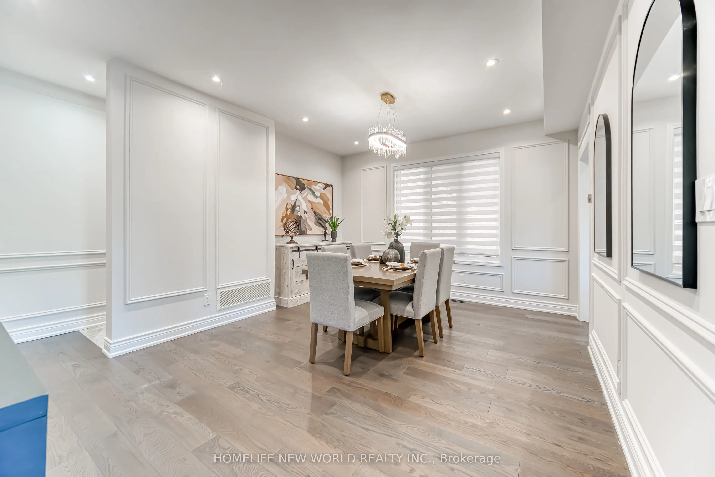 2437 Equestrian Crescent