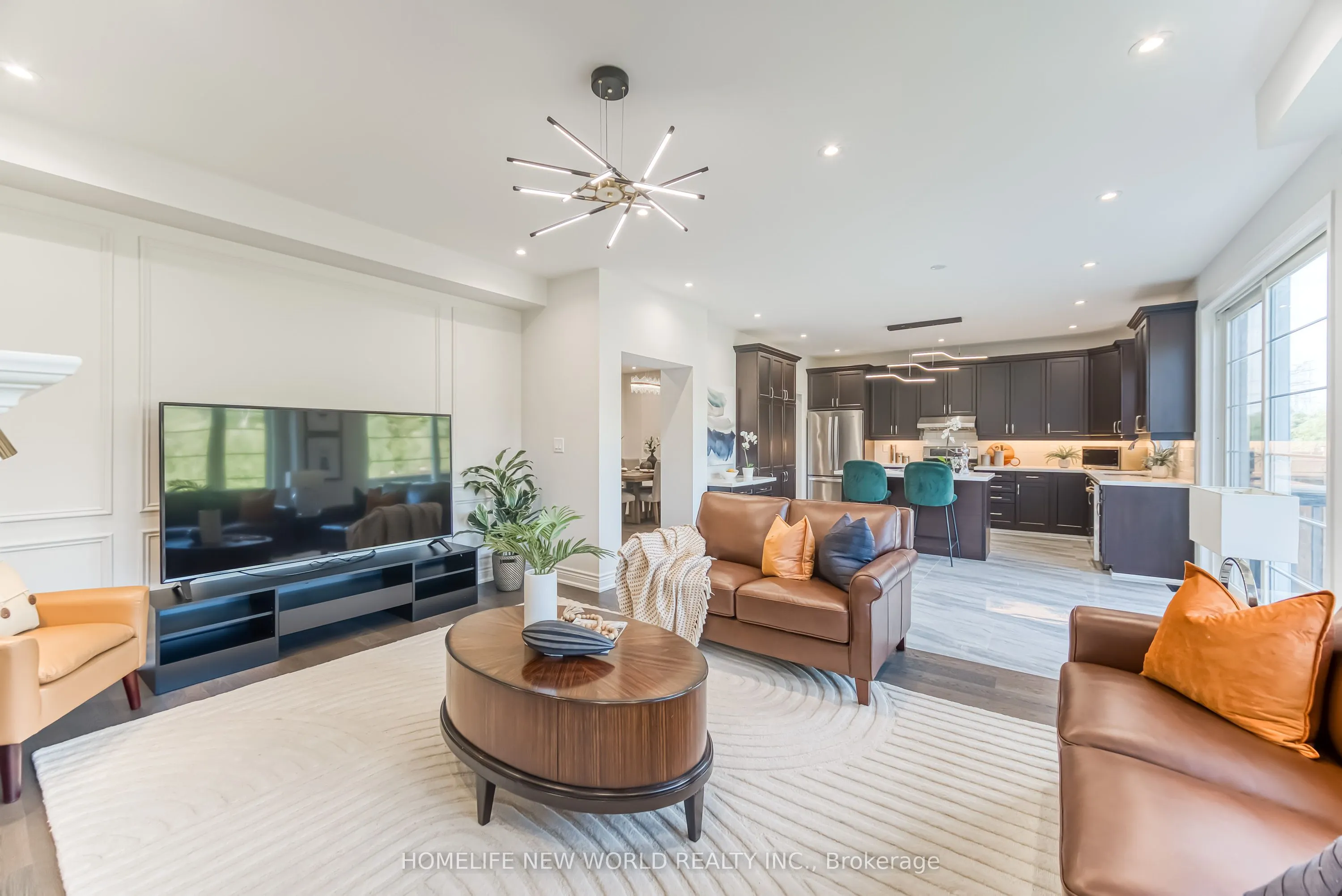 2437 Equestrian Crescent
