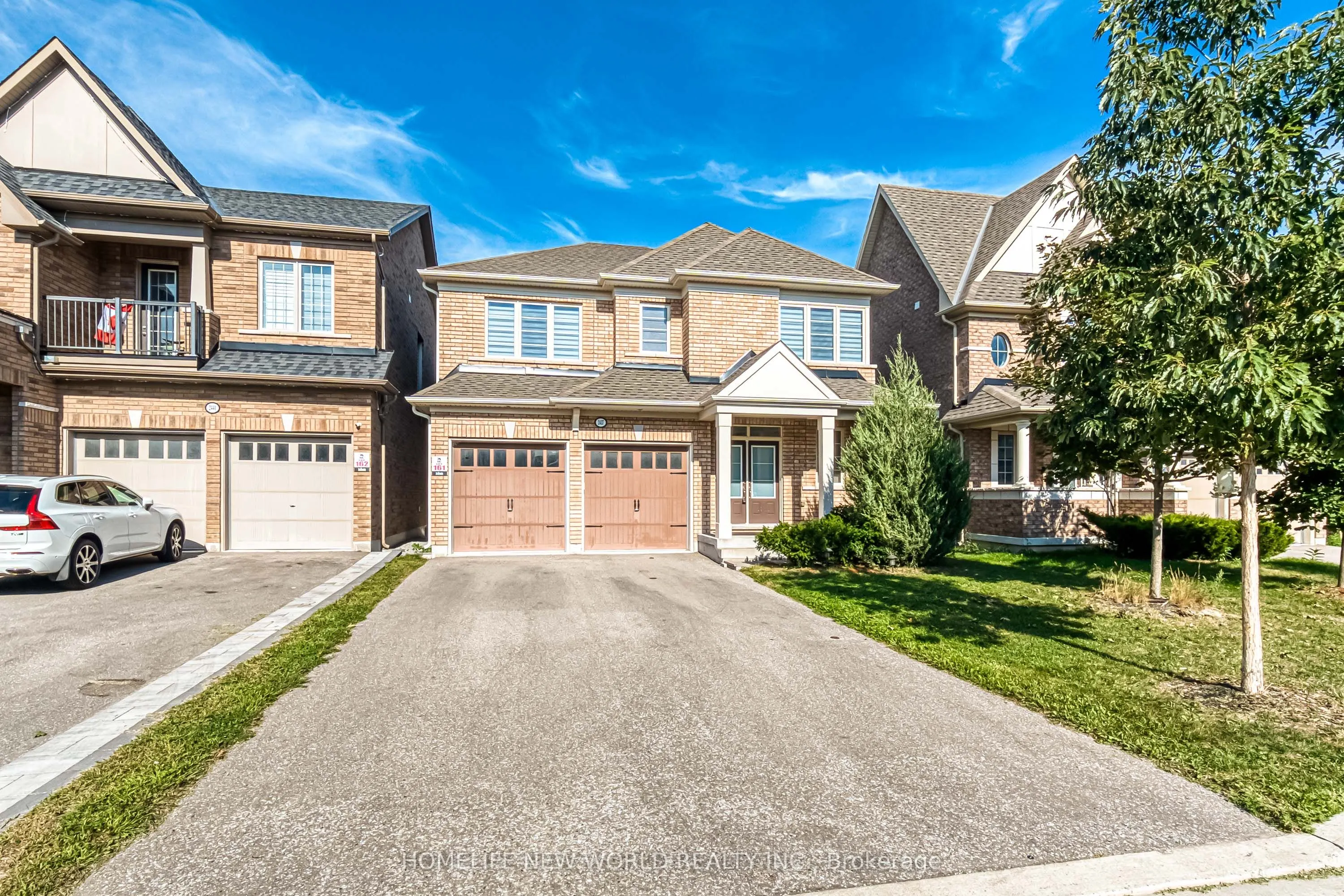 2437 Equestrian Crescent