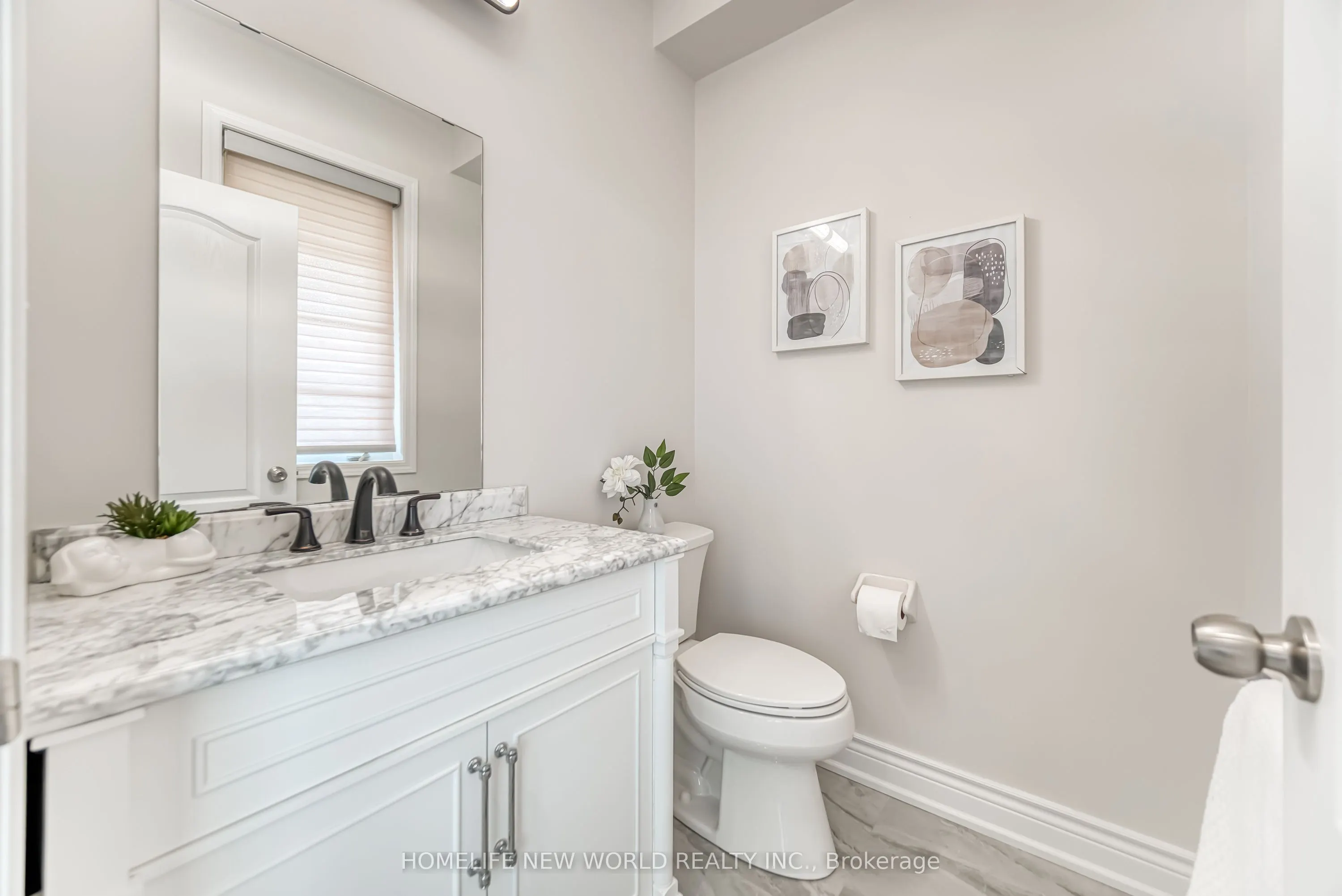 2437 Equestrian Crescent