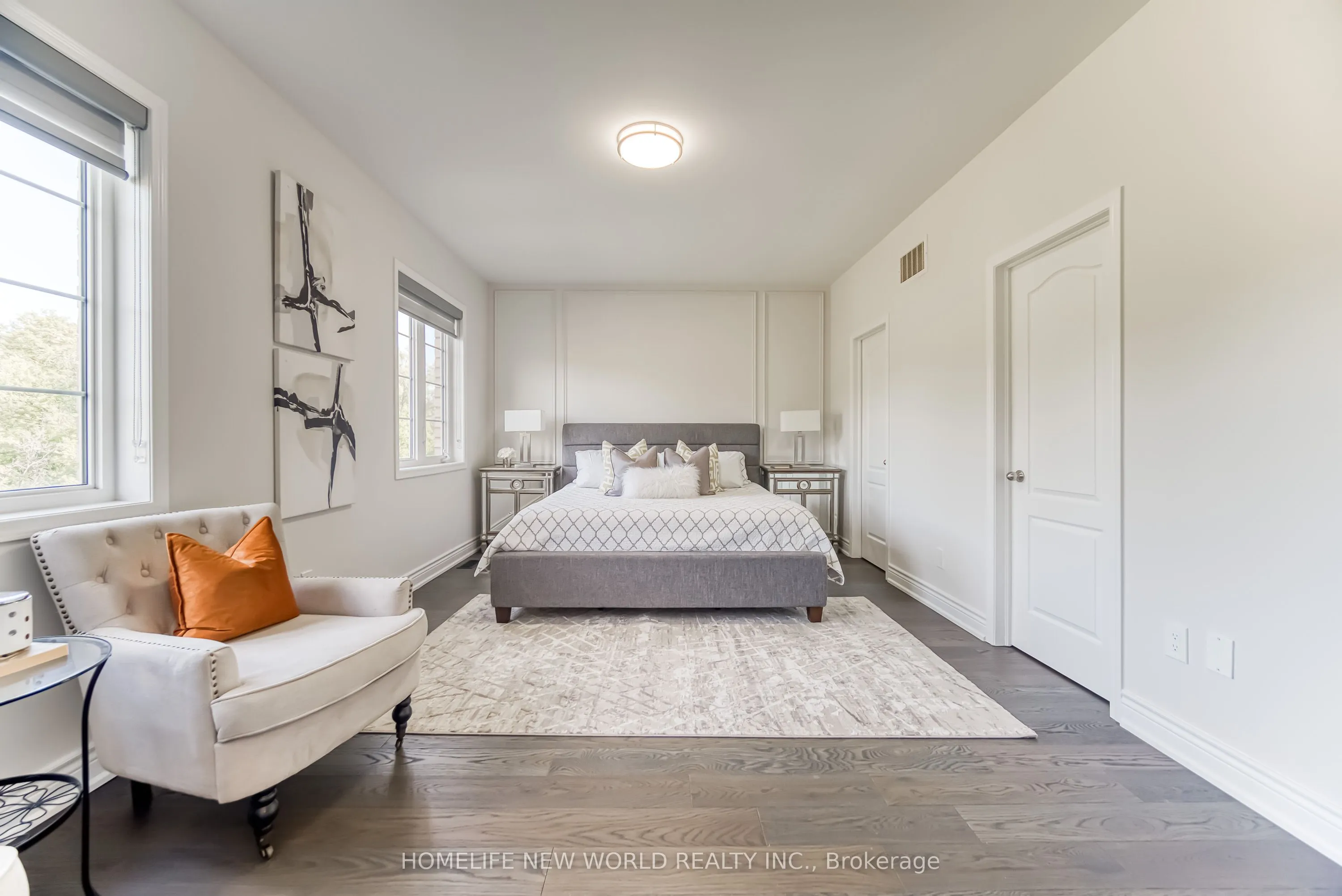 2437 Equestrian Crescent