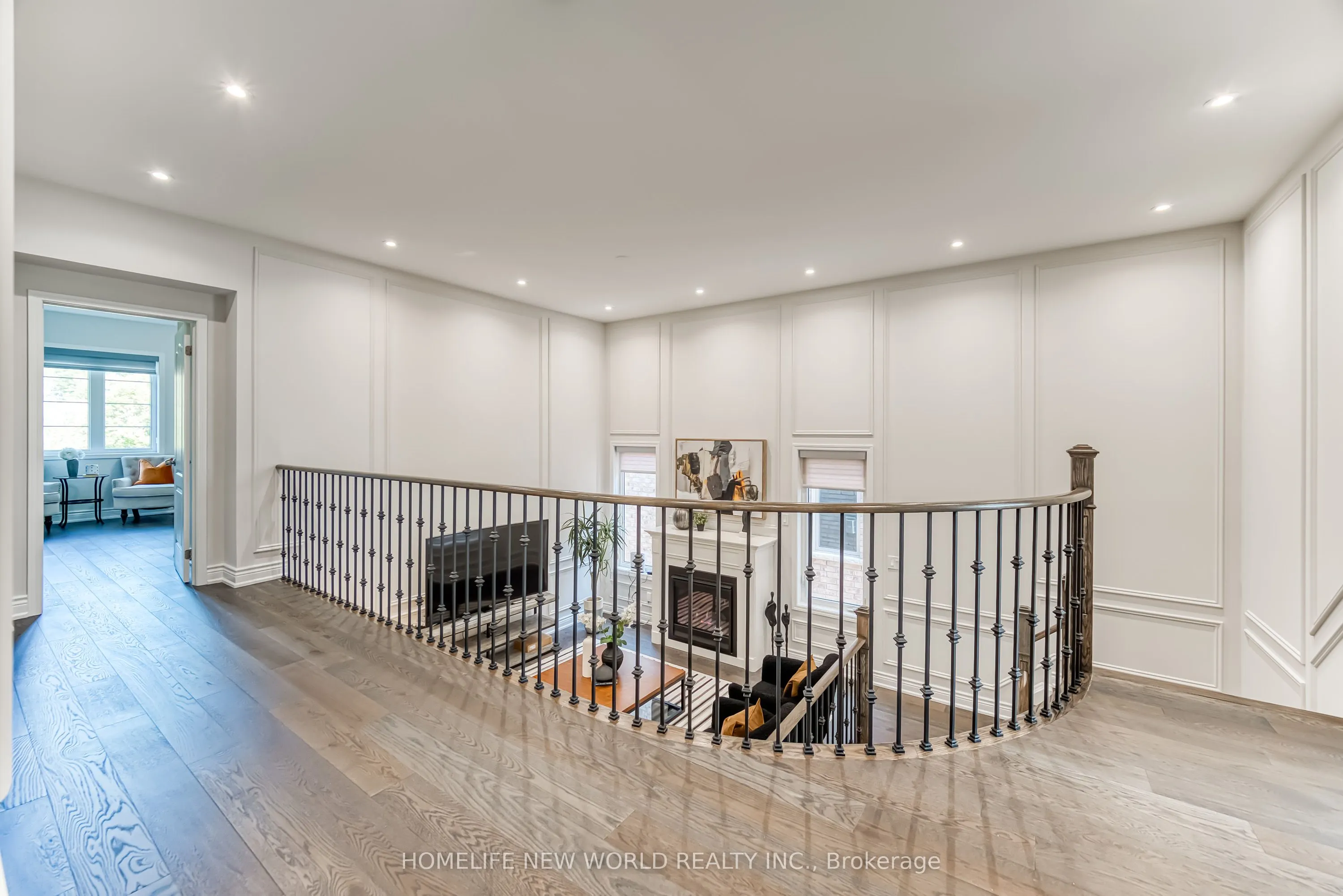 2437 Equestrian Crescent